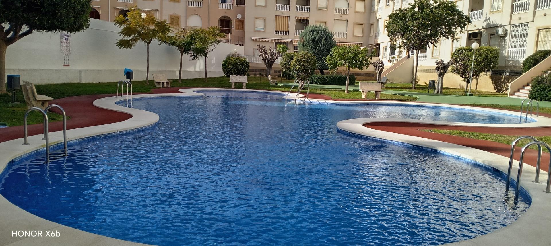 Encantador ático con 3 dormitorios y piscina comunitaria