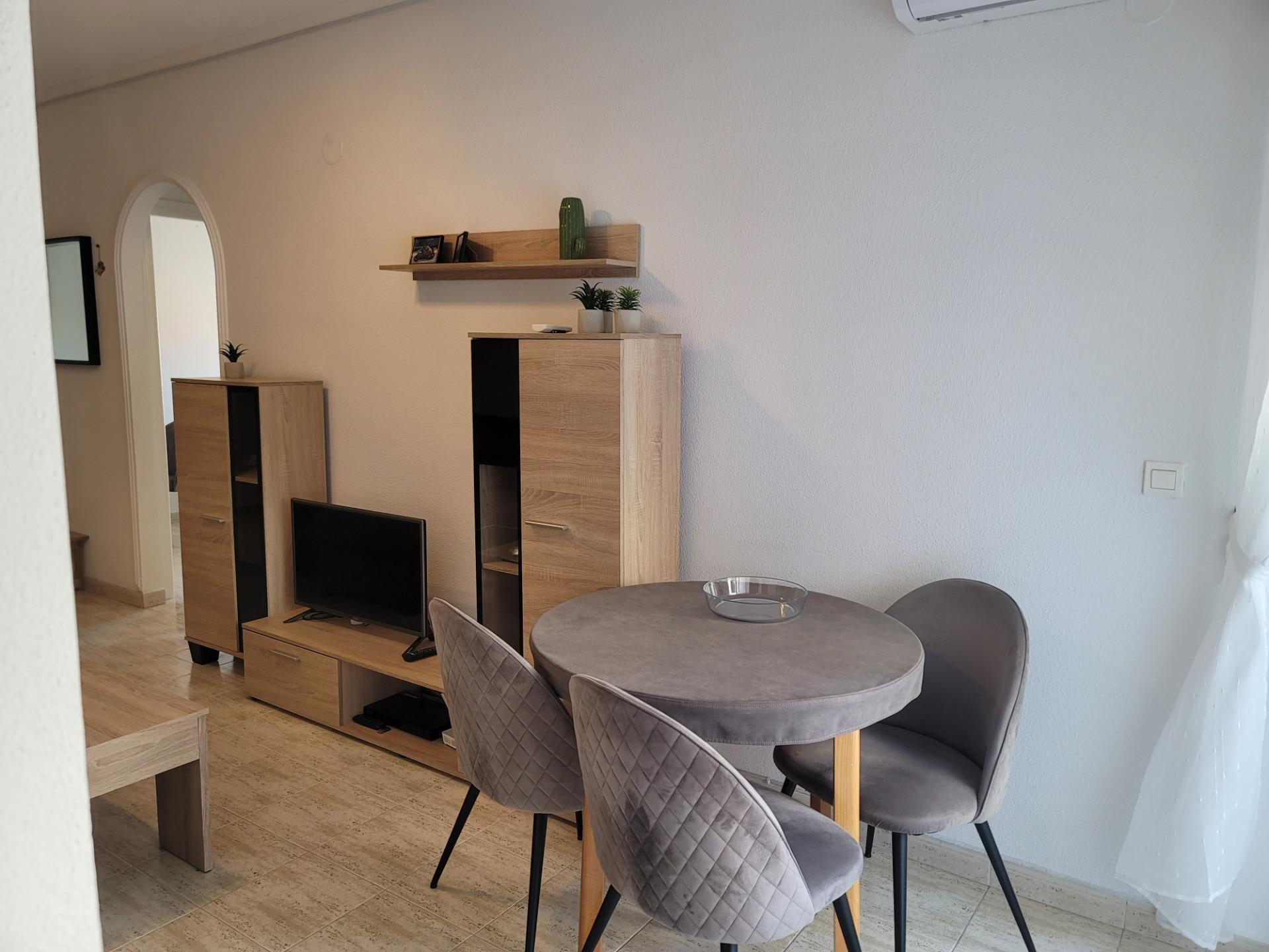 Encantador ático con 3 dormitorios y piscina comunitaria - foto 2