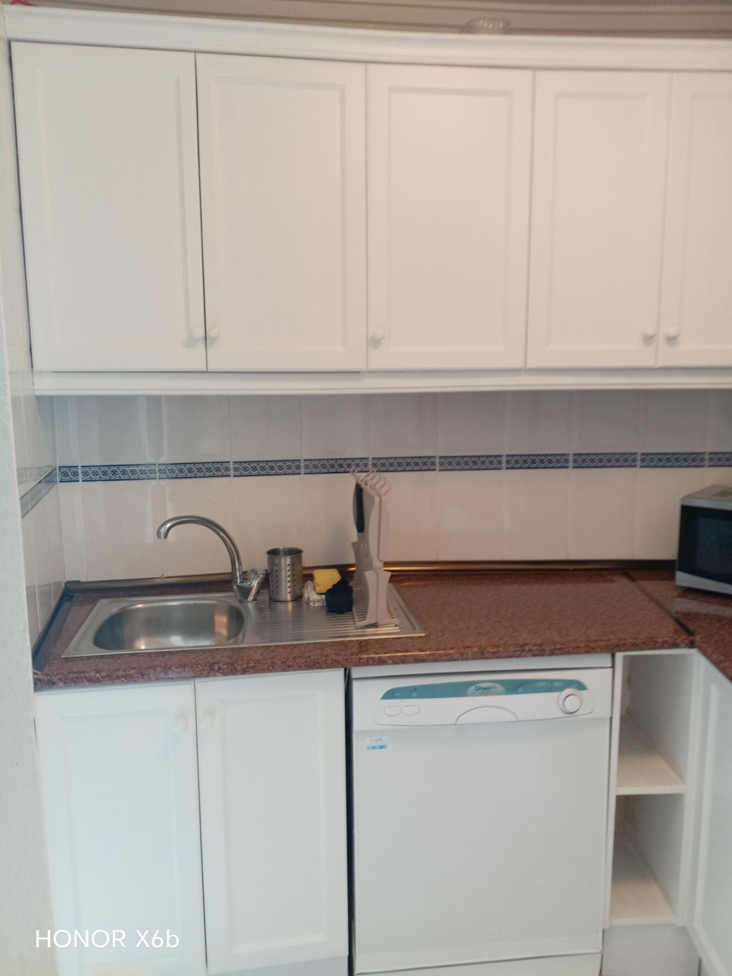 Encantador ático con 3 dormitorios y piscina comunitaria - foto 11