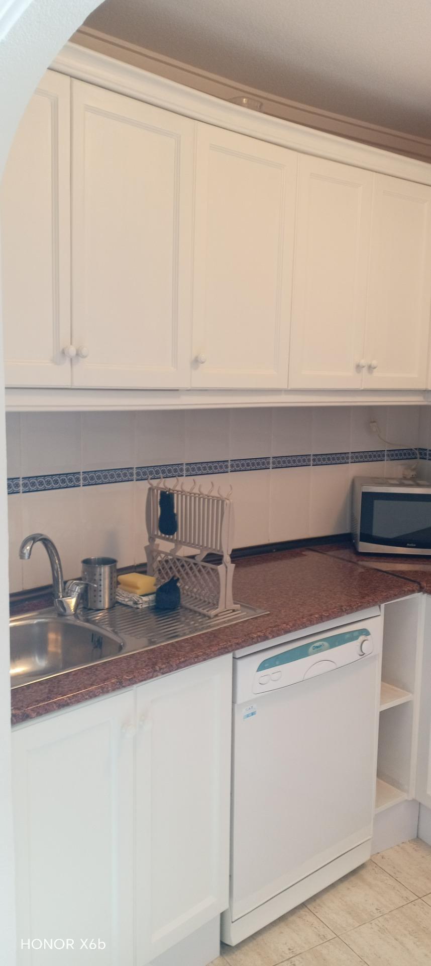 Encantador ático con 3 dormitorios y piscina comunitaria - foto 12