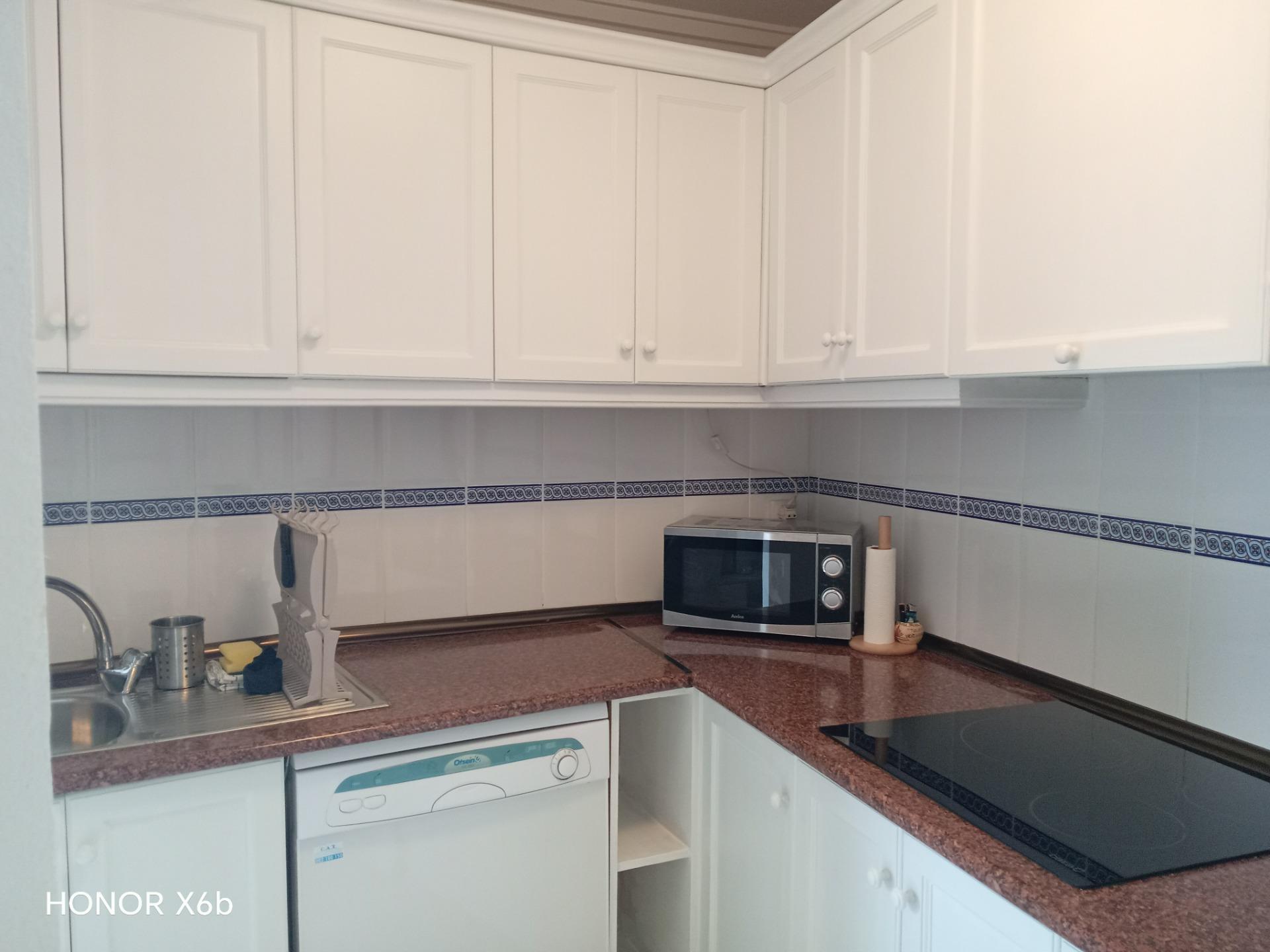 Encantador ático con 3 dormitorios y piscina comunitaria - foto 13