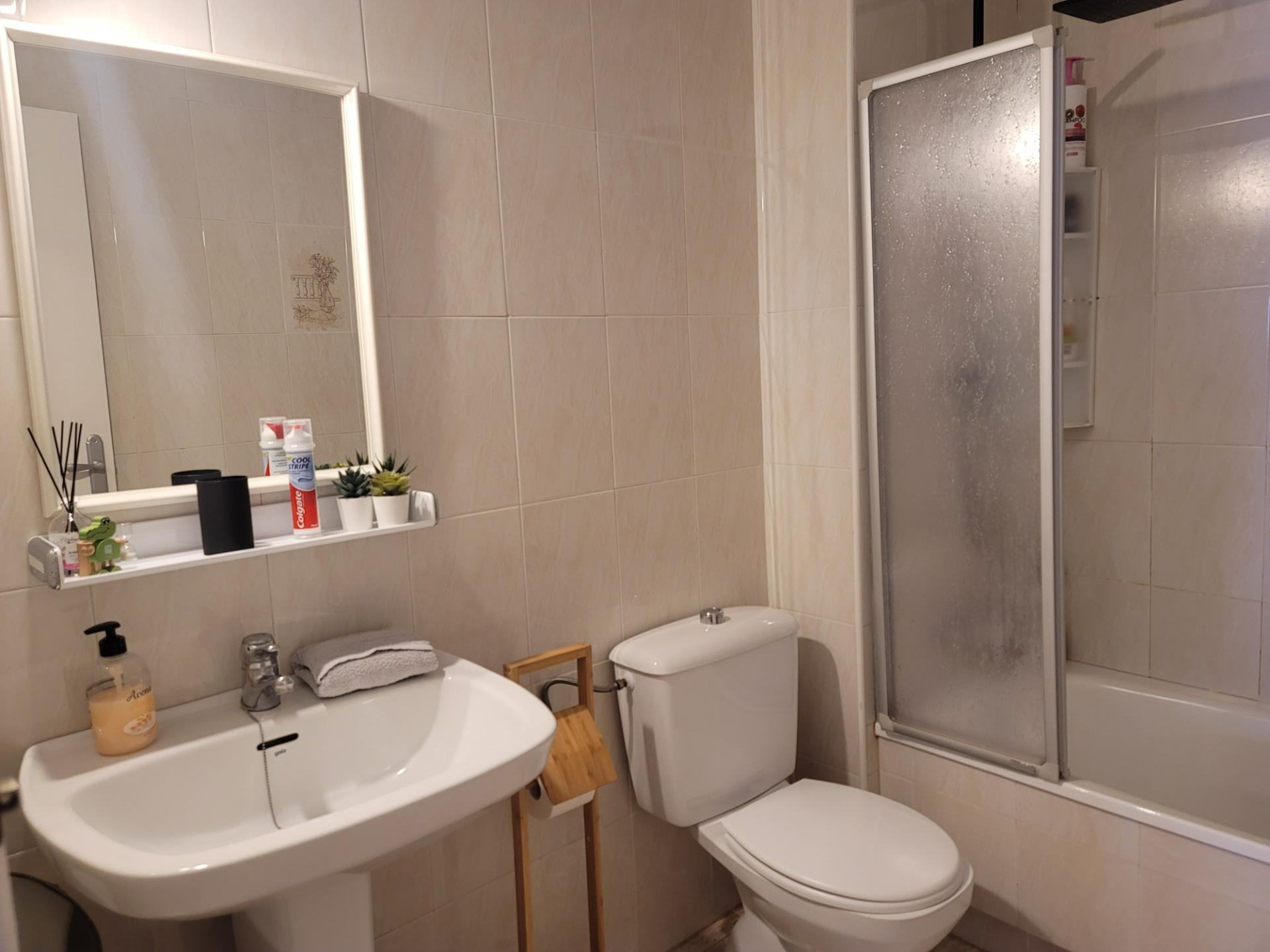 Encantador ático con 3 dormitorios y piscina comunitaria - foto 18