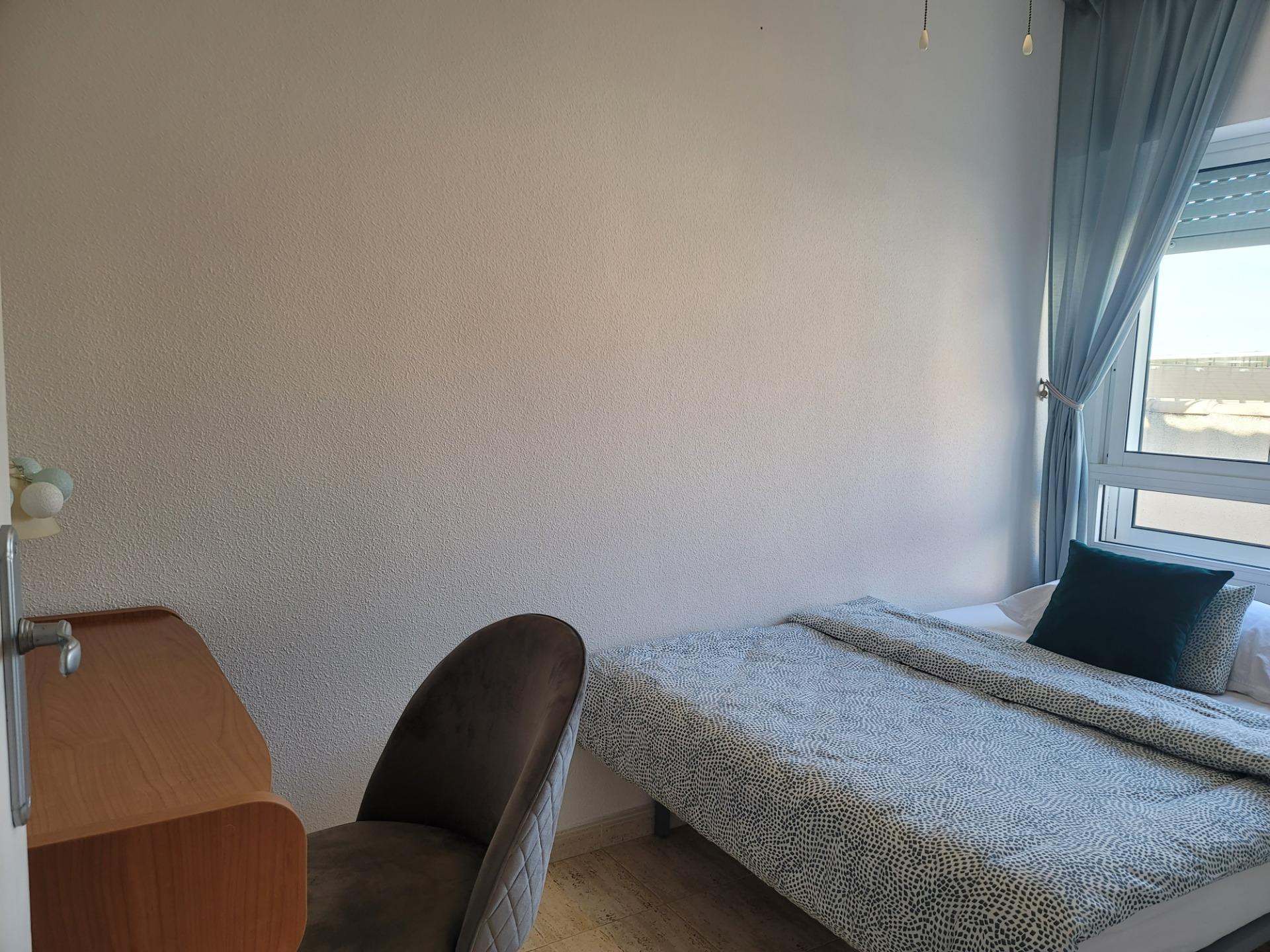Encantador ático con 3 dormitorios y piscina comunitaria - foto 19