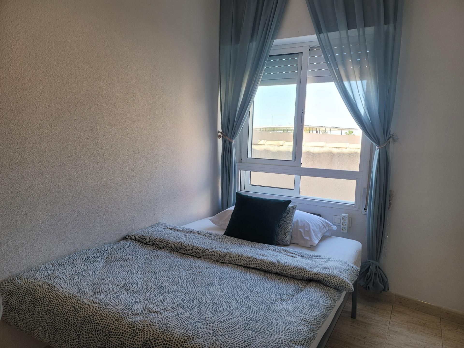 Encantador ático con 3 dormitorios y piscina comunitaria - foto 20