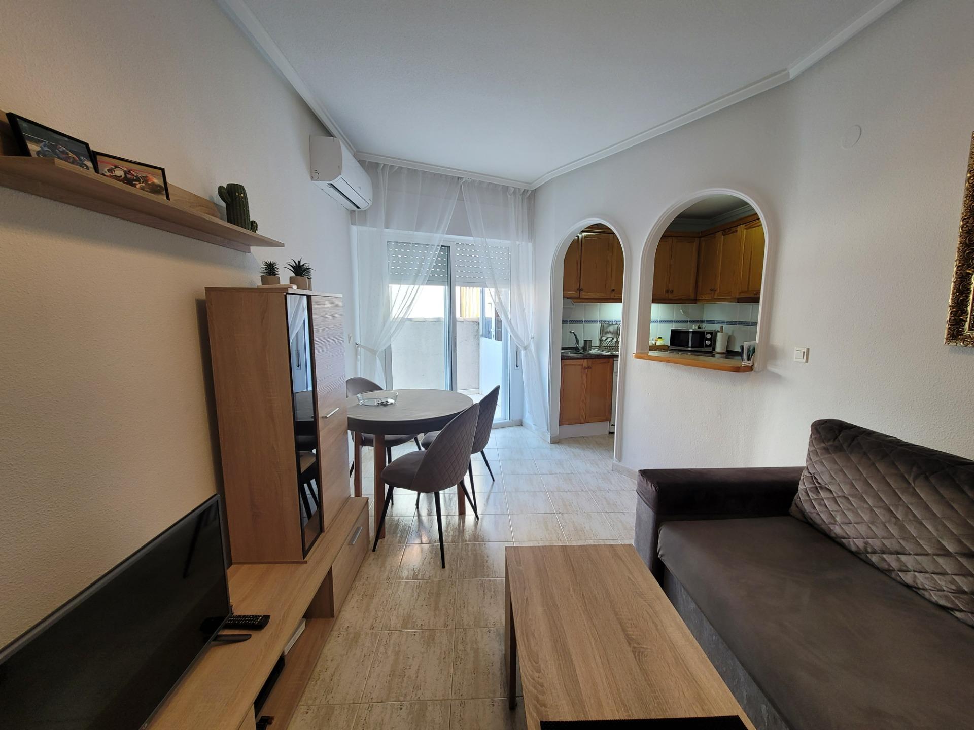 Encantador ático con 3 dormitorios y piscina comunitaria - foto 3