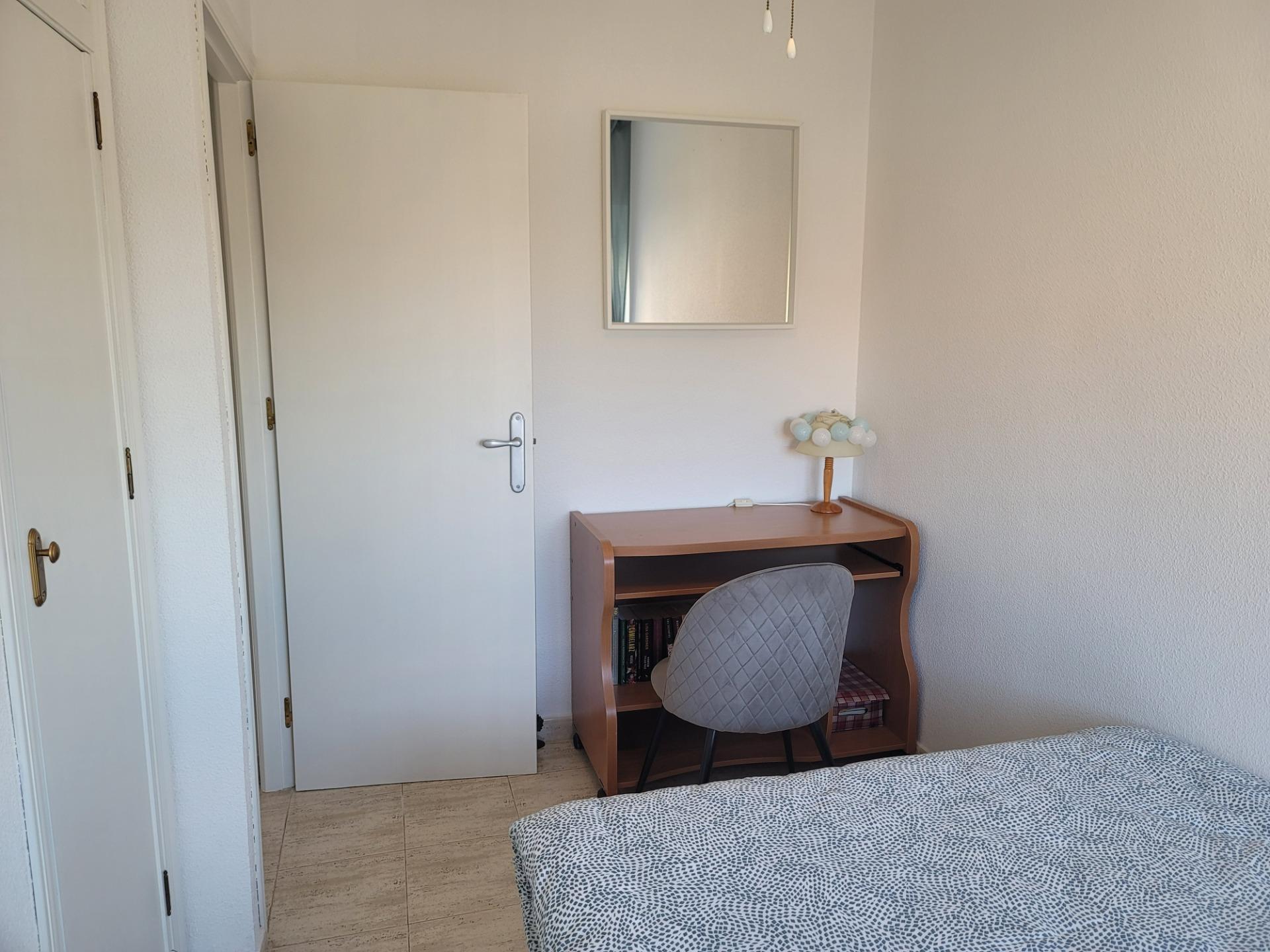 Encantador ático con 3 dormitorios y piscina comunitaria - foto 21