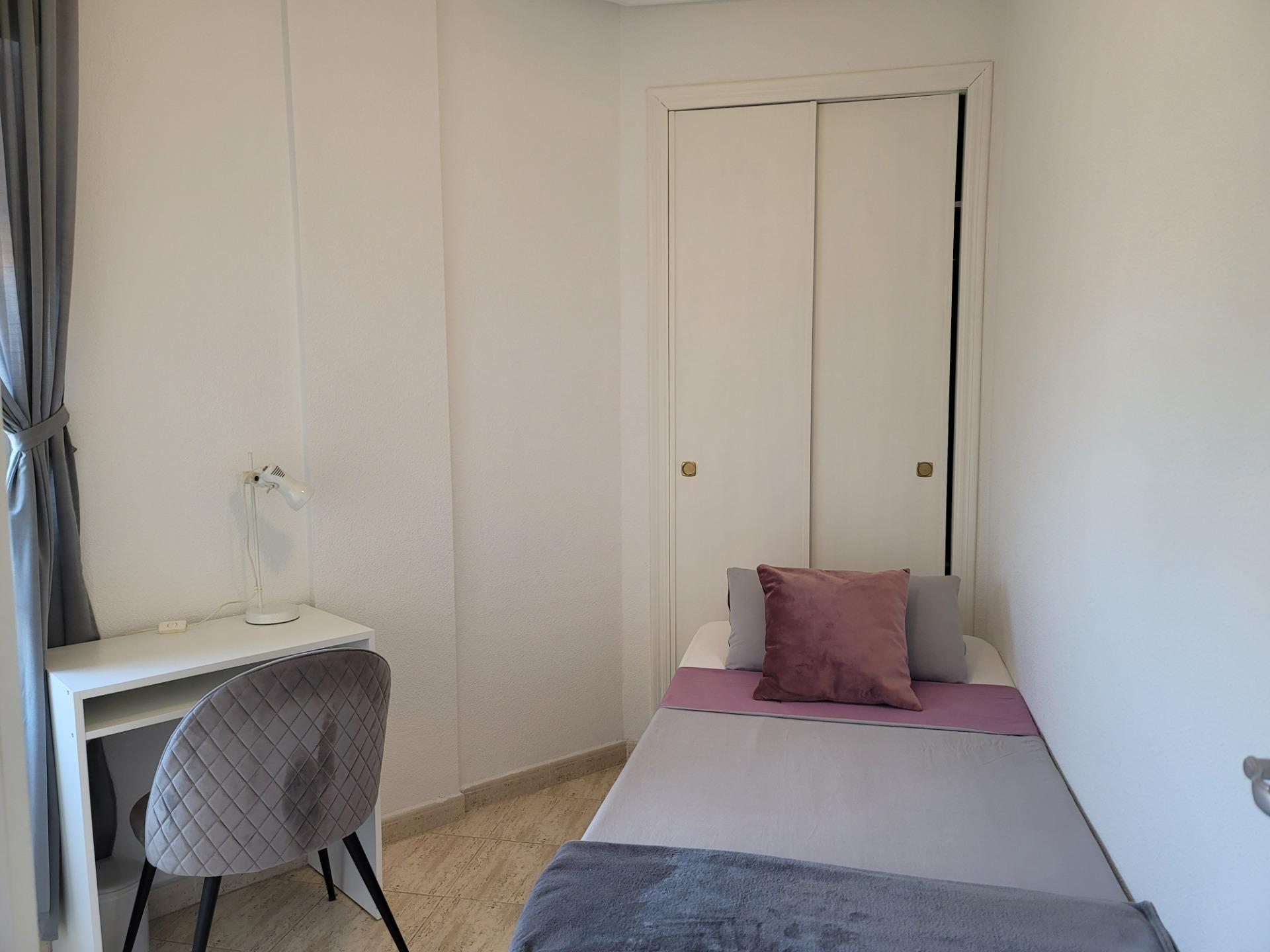 Encantador ático con 3 dormitorios y piscina comunitaria - foto 22