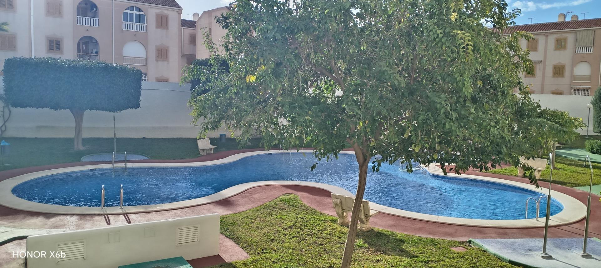 Encantador ático con 3 dormitorios y piscina comunitaria - foto 25