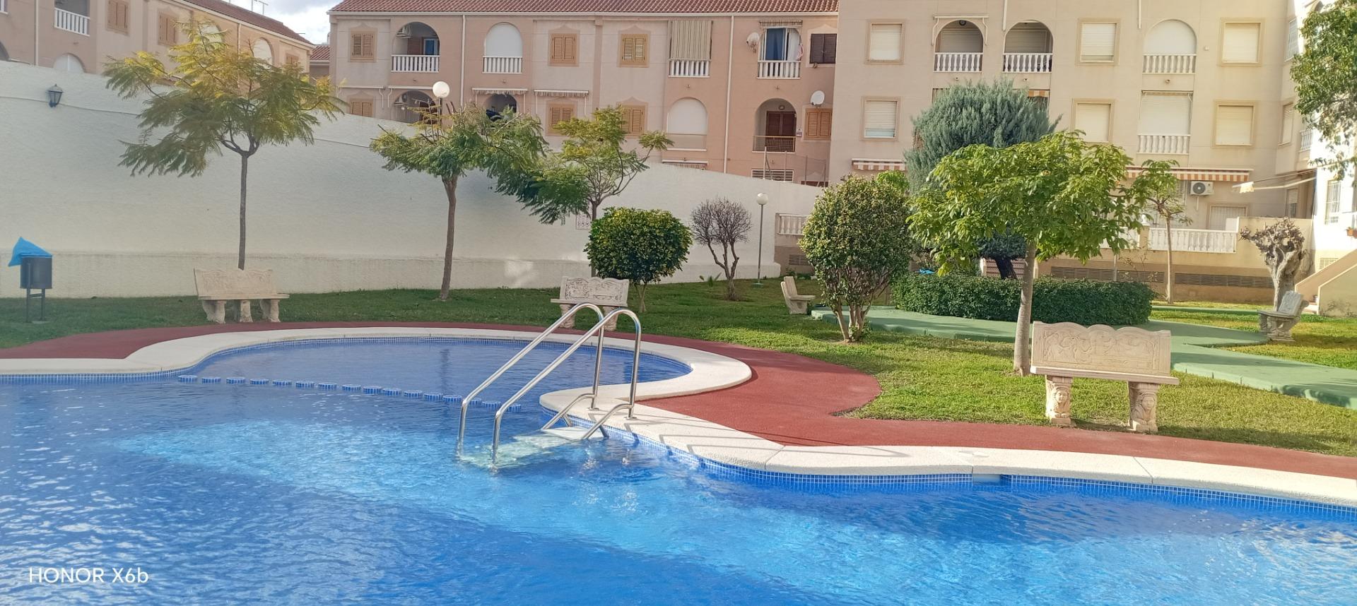 Encantador ático con 3 dormitorios y piscina comunitaria - foto 26