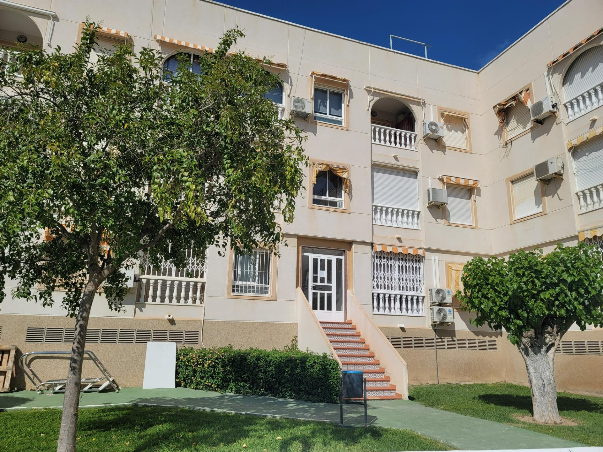 Encantador ático con 3 dormitorios y piscina comunitaria - foto 27