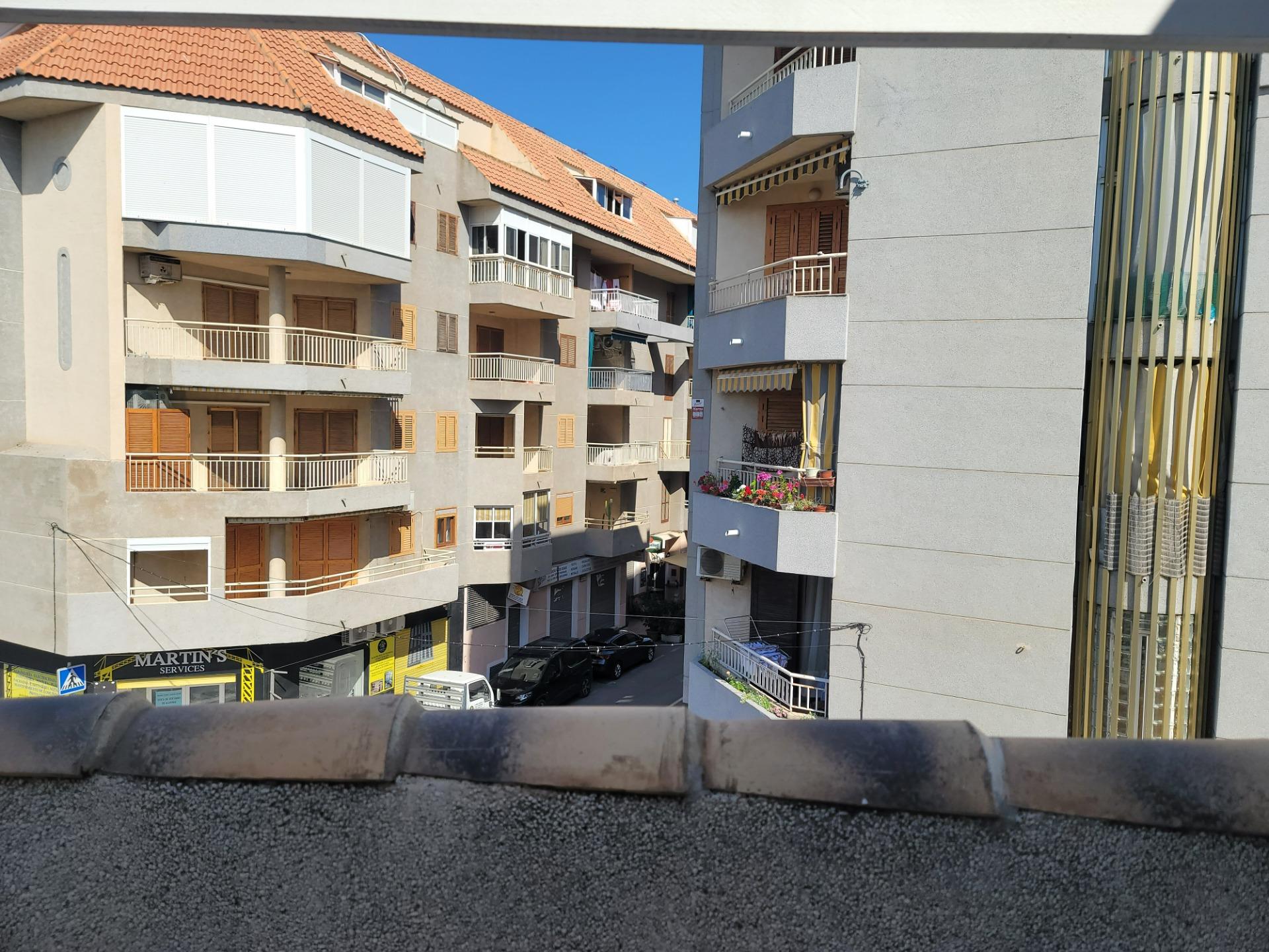 Encantador ático con 3 dormitorios y piscina comunitaria - foto 7