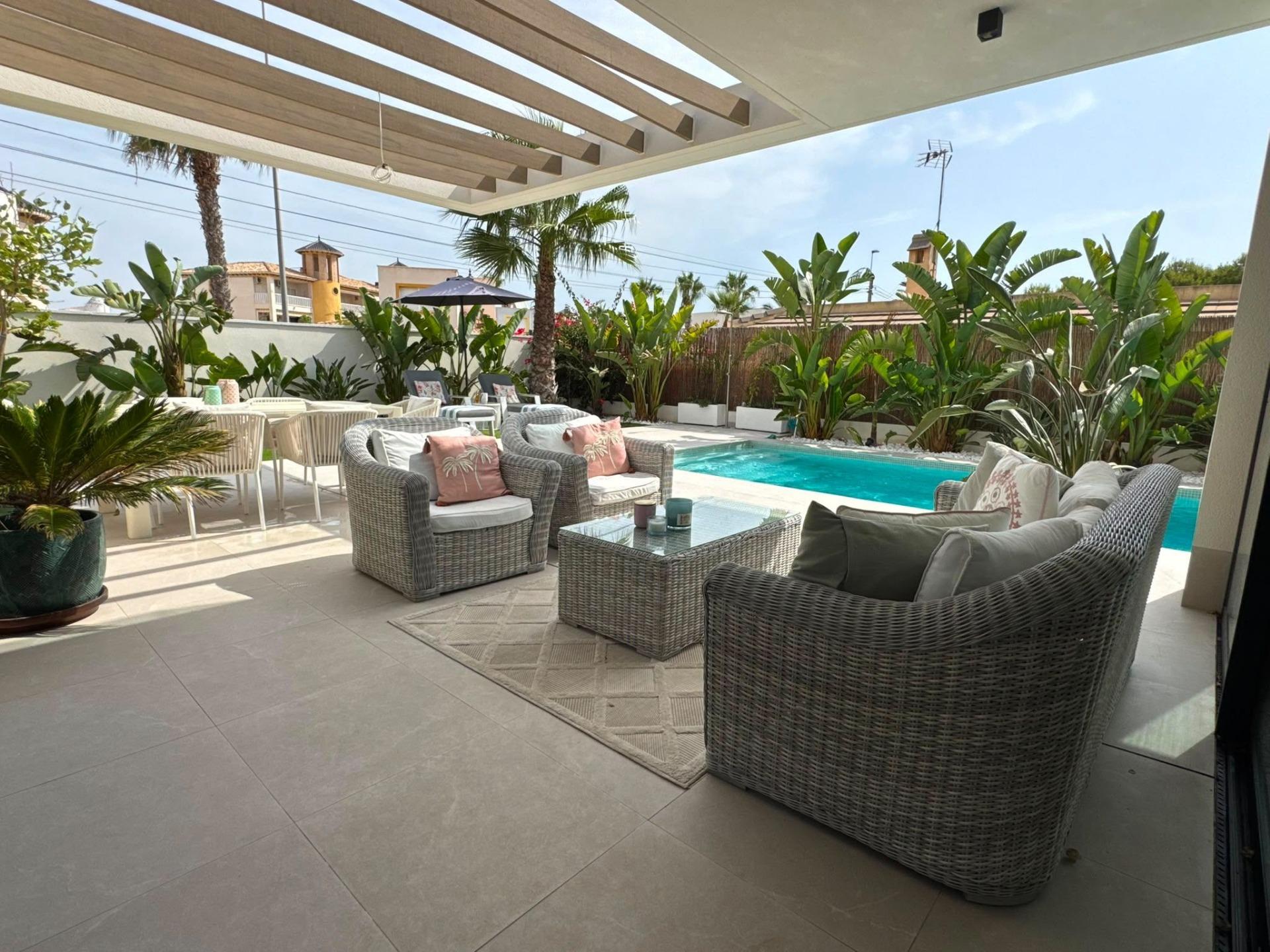 VILLA INDEPENDIENTE A ESTRENAR CON PISCINA PRIVADA | LOMAS D - foto 3