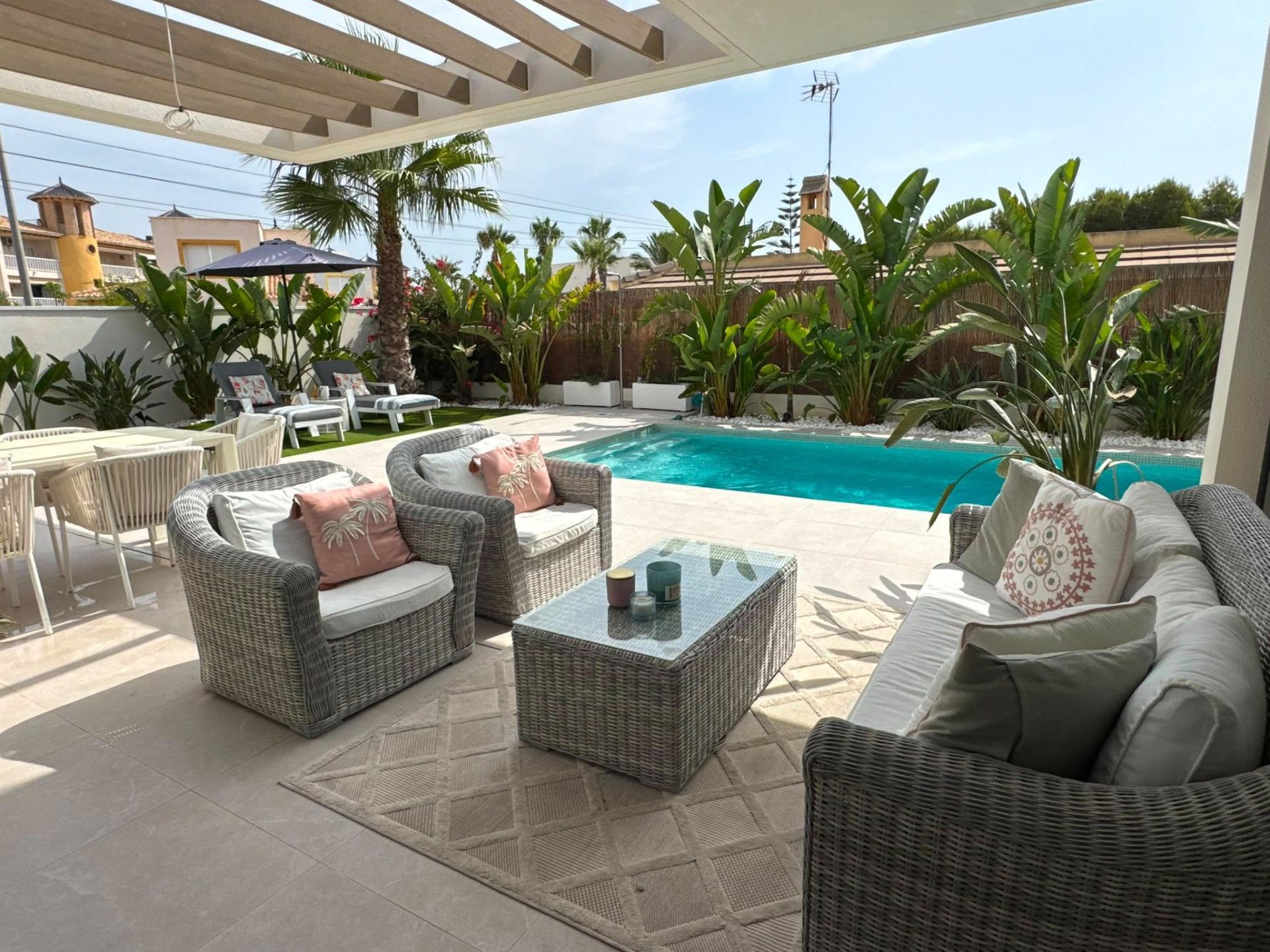 VILLA INDEPENDIENTE A ESTRENAR CON PISCINA PRIVADA | LOMAS D - foto 4