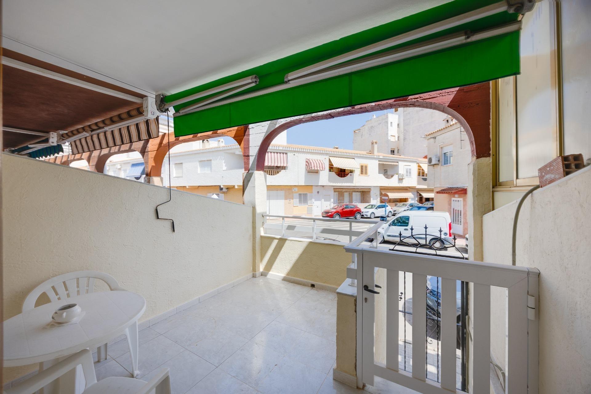 DÚPLEX REFORMADO A UN PASO DE LA PLAYA | TORREVIEJA - foto 2