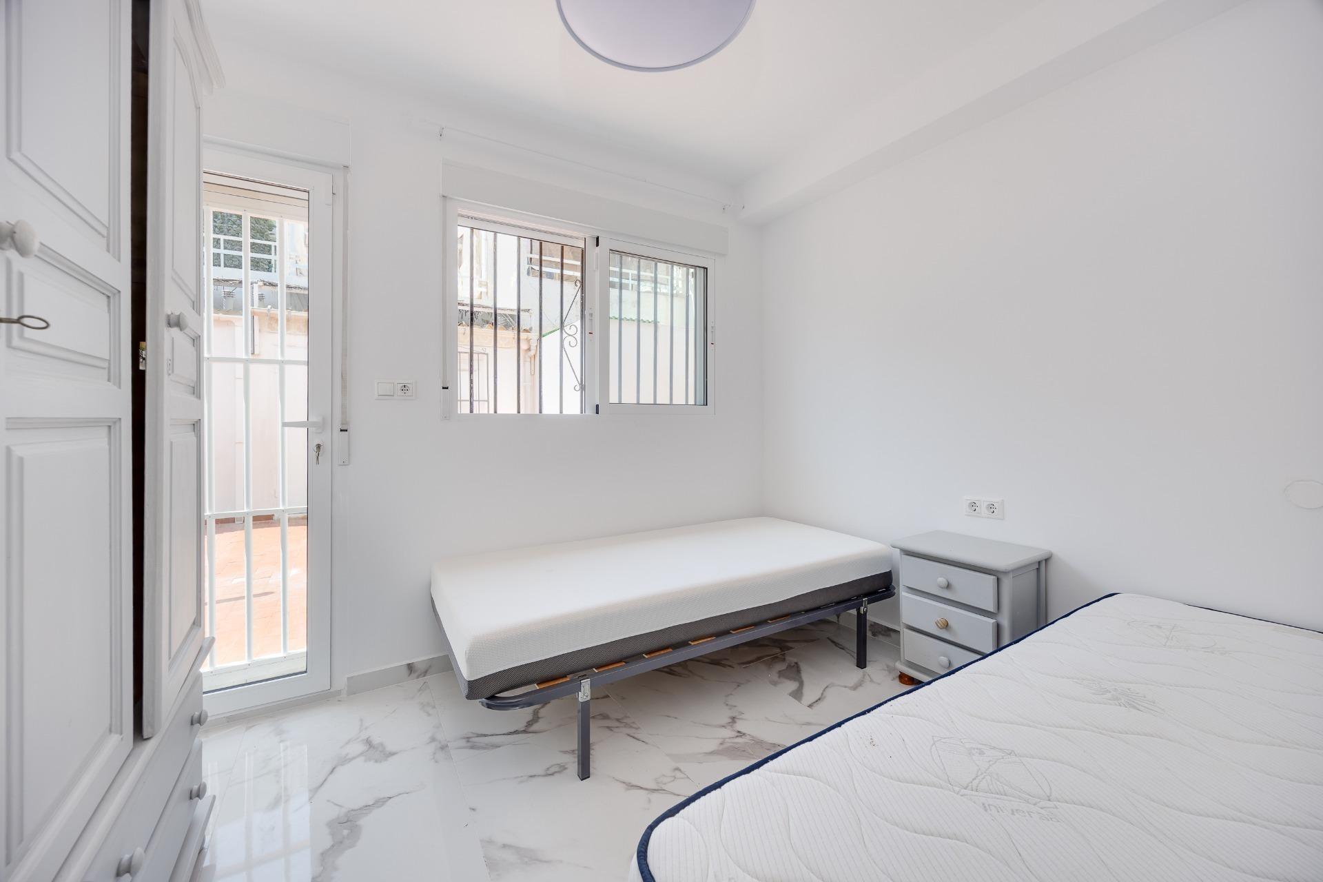 DÚPLEX REFORMADO A UN PASO DE LA PLAYA | TORREVIEJA - foto 13