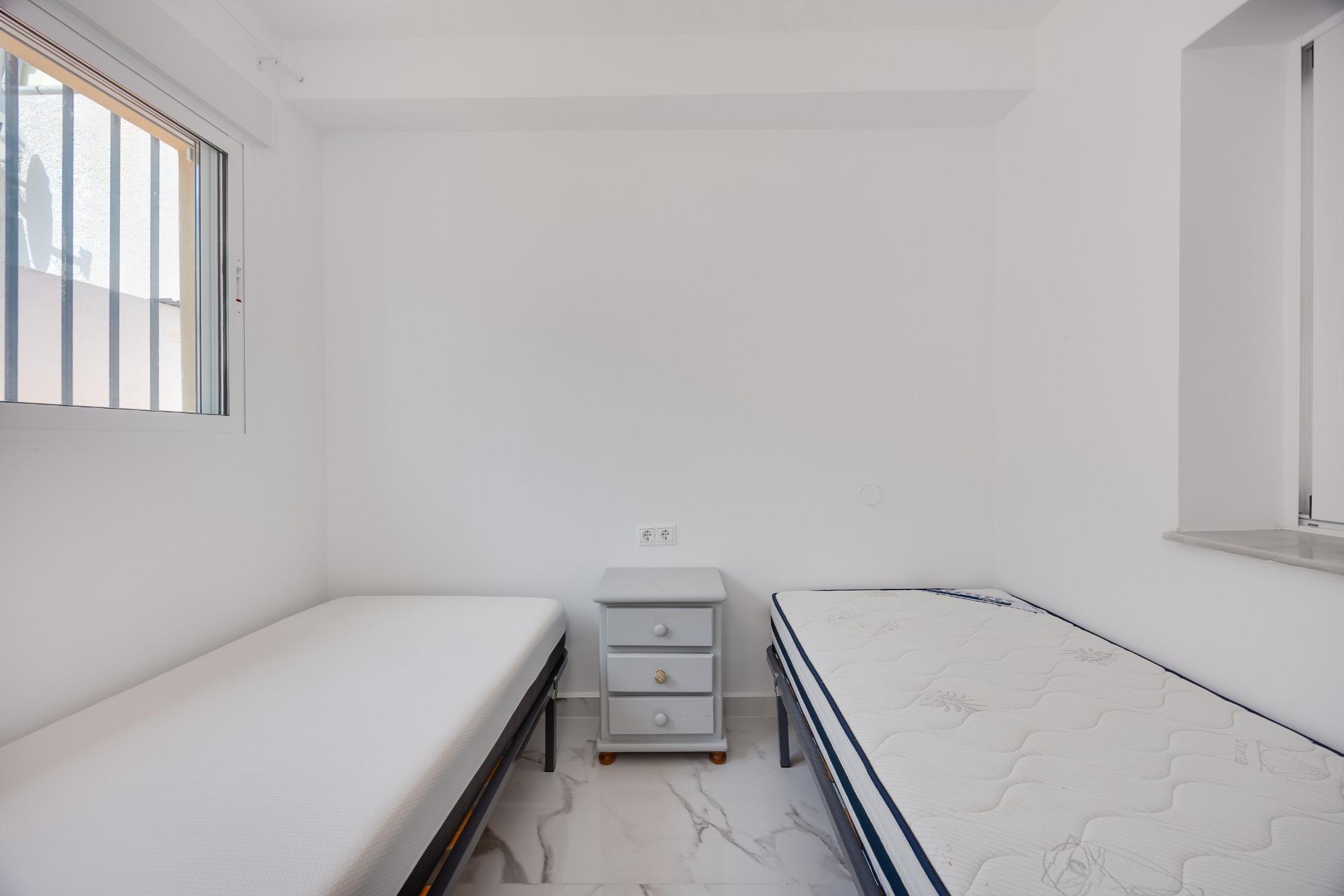 DÚPLEX REFORMADO A UN PASO DE LA PLAYA | TORREVIEJA - foto 14