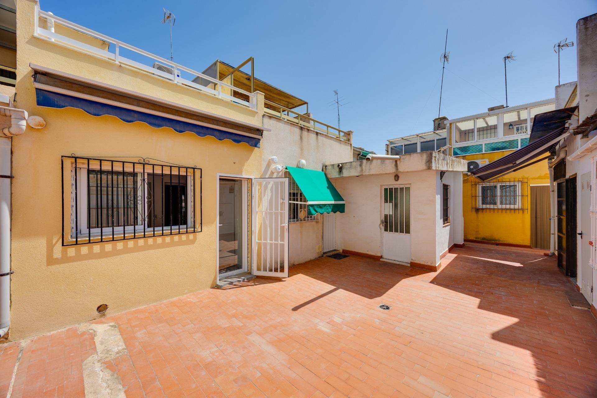 DÚPLEX REFORMADO A UN PASO DE LA PLAYA | TORREVIEJA - foto 16