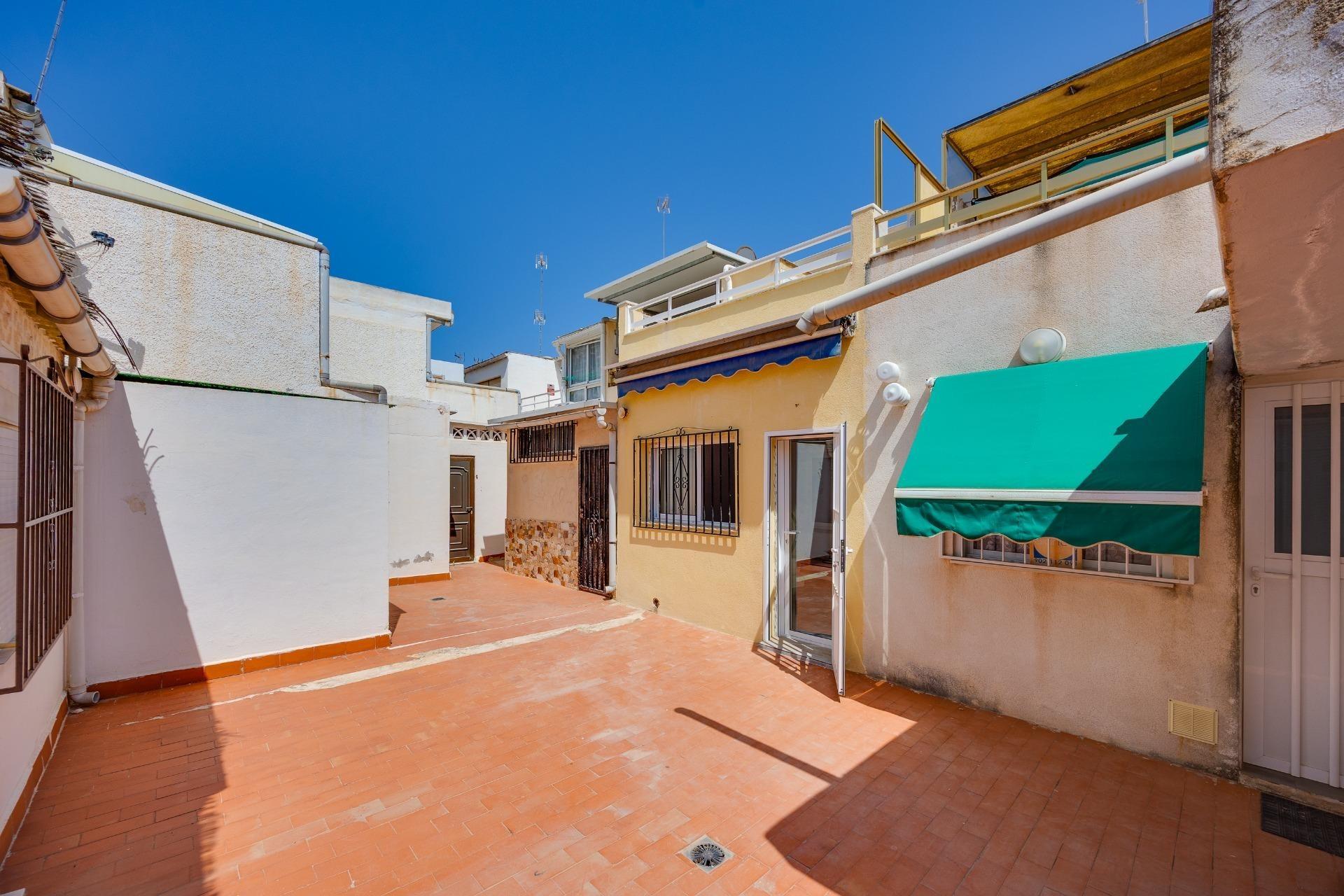 DÚPLEX REFORMADO A UN PASO DE LA PLAYA | TORREVIEJA - foto 17
