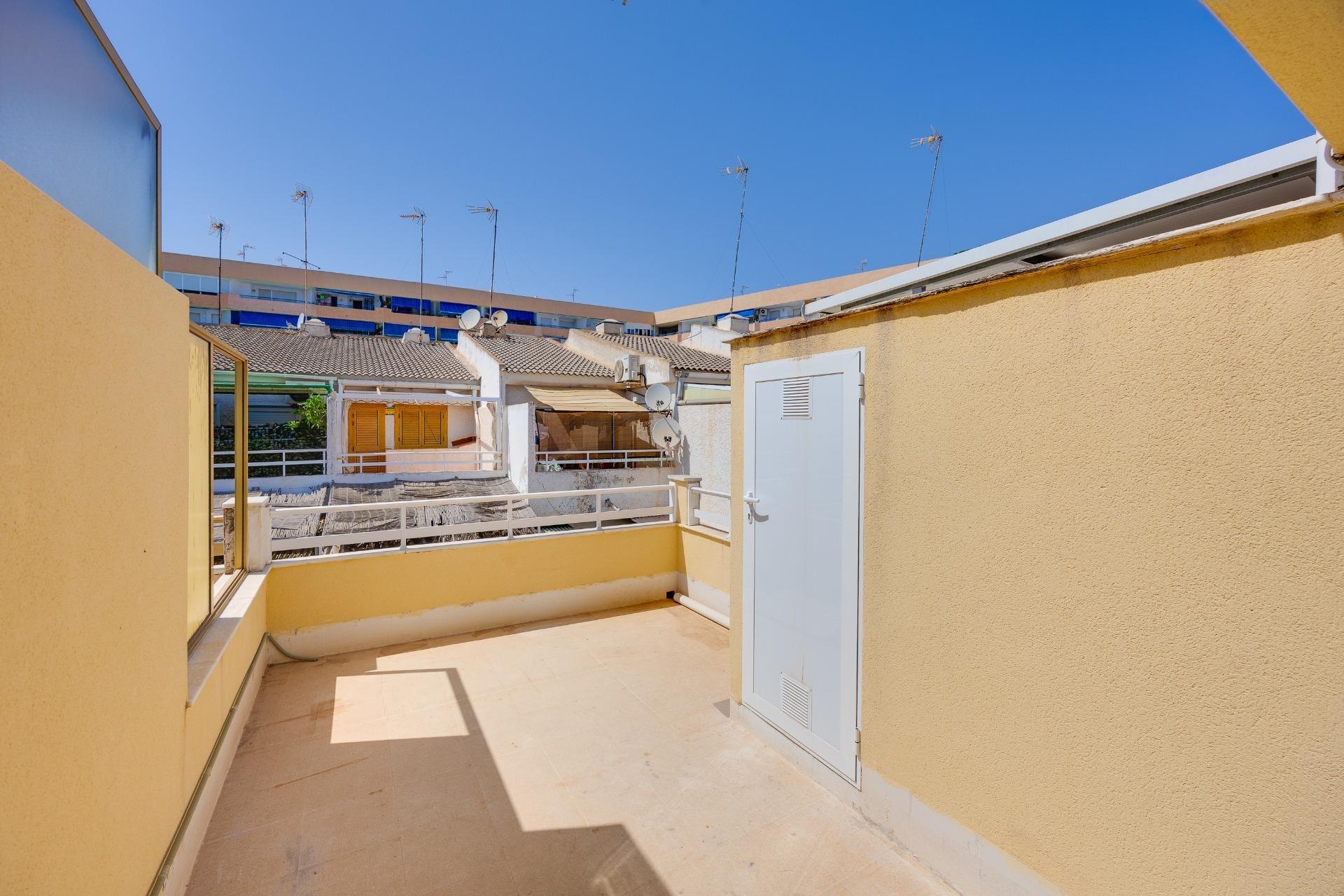 DÚPLEX REFORMADO A UN PASO DE LA PLAYA | TORREVIEJA - foto 24