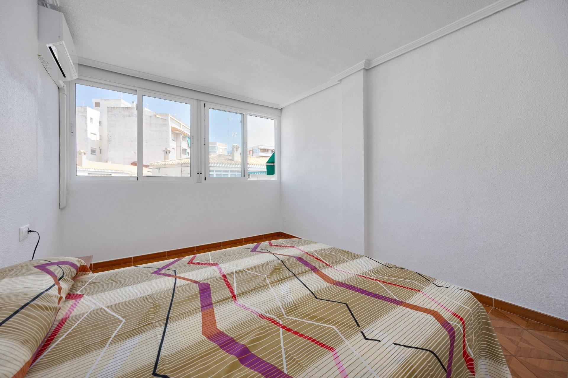 DÚPLEX REFORMADO A UN PASO DE LA PLAYA | TORREVIEJA - foto 30