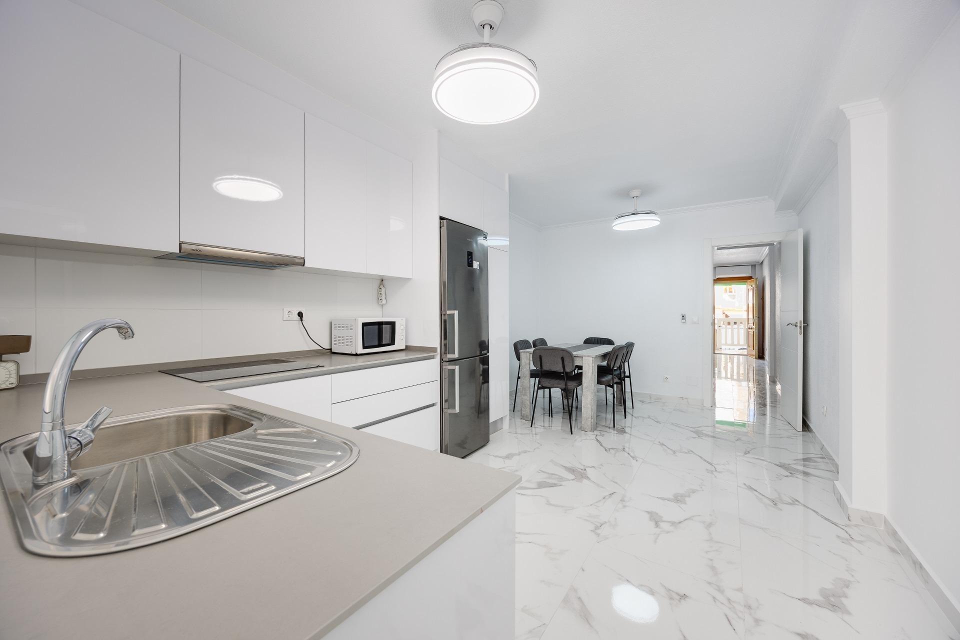DÚPLEX REFORMADO A UN PASO DE LA PLAYA | TORREVIEJA - foto 4