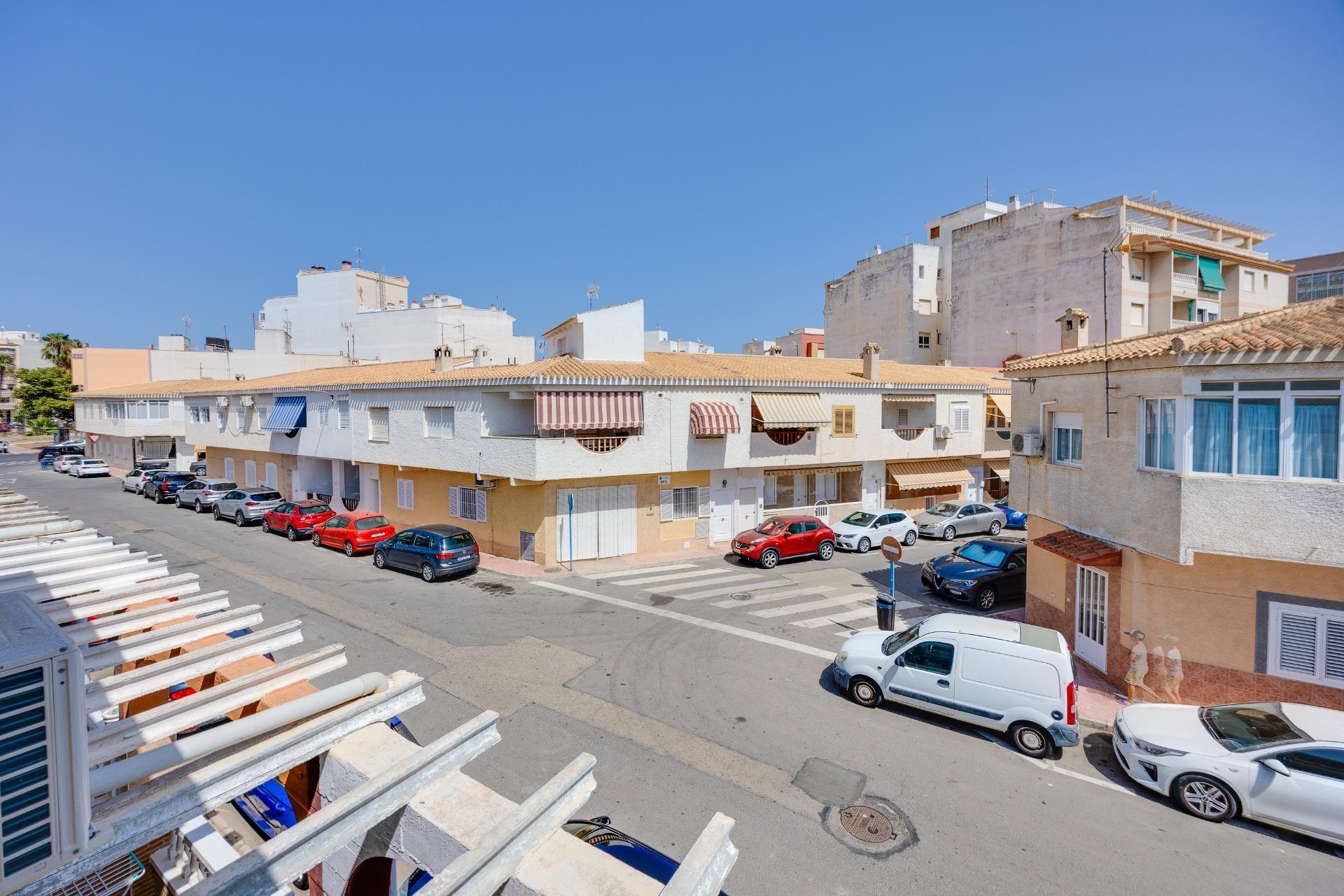 DÚPLEX REFORMADO A UN PASO DE LA PLAYA | TORREVIEJA - foto 32