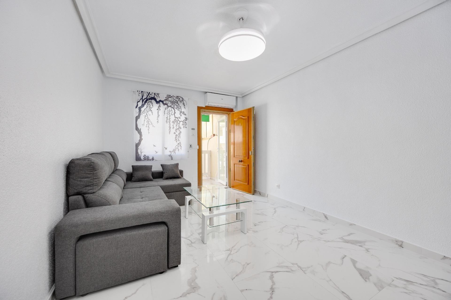 DÚPLEX REFORMADO A UN PASO DE LA PLAYA | TORREVIEJA - foto 10