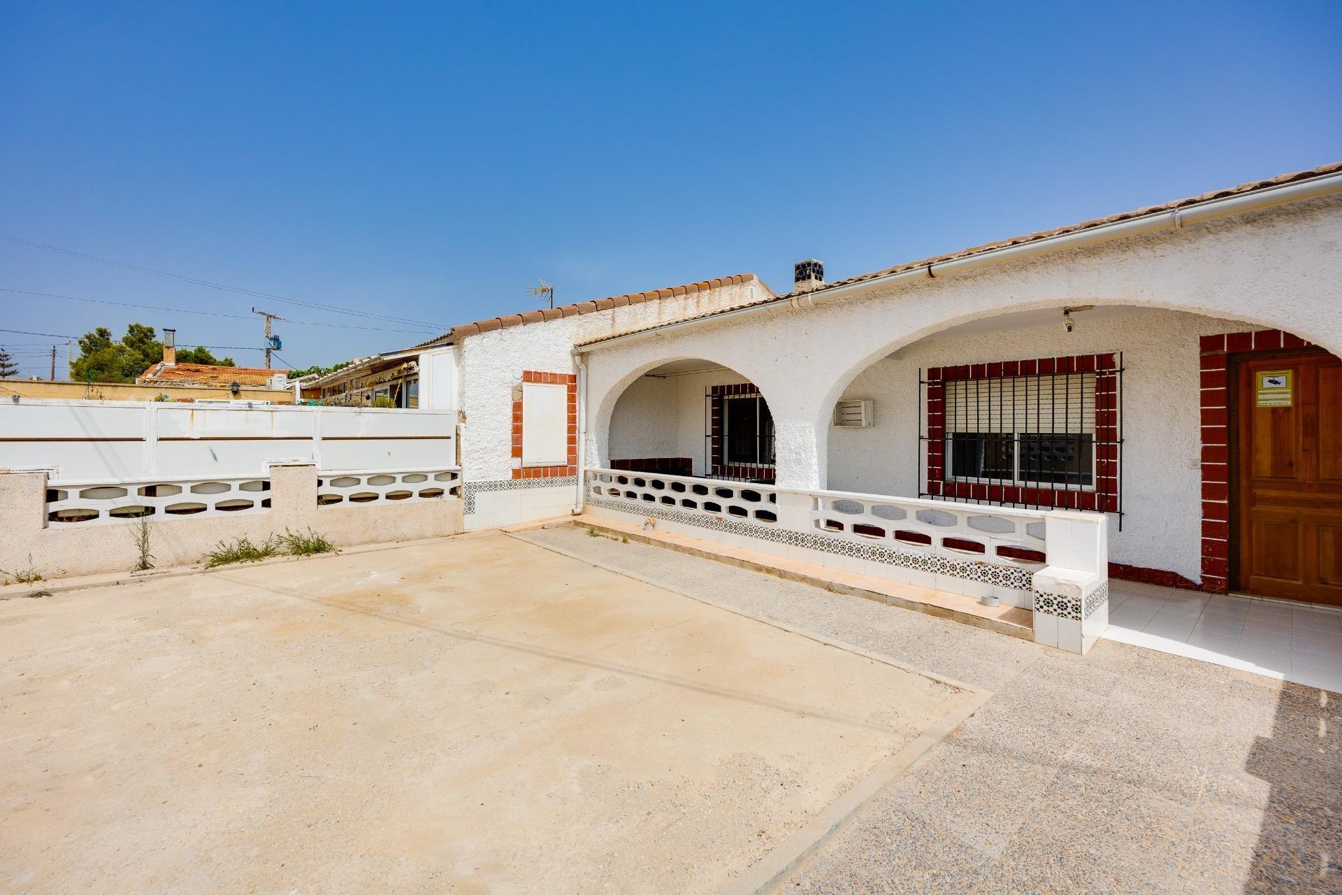 VILLA ADOSADA CON GRAN POTENCIAL | MONTEZENIA – ORIHUELA COS - foto 3