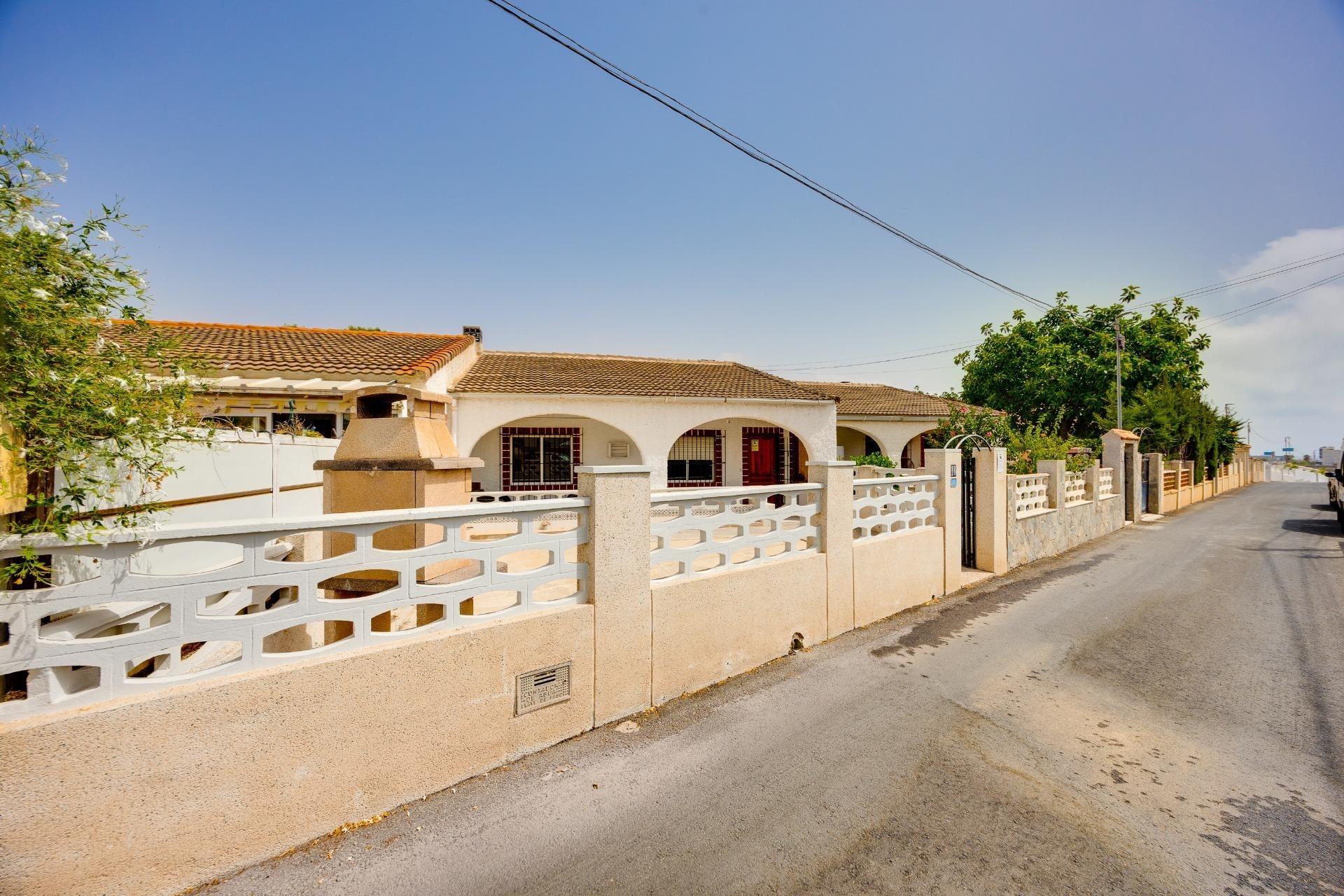 VILLA ADOSADA CON GRAN POTENCIAL | MONTEZENIA – ORIHUELA COS - foto 4