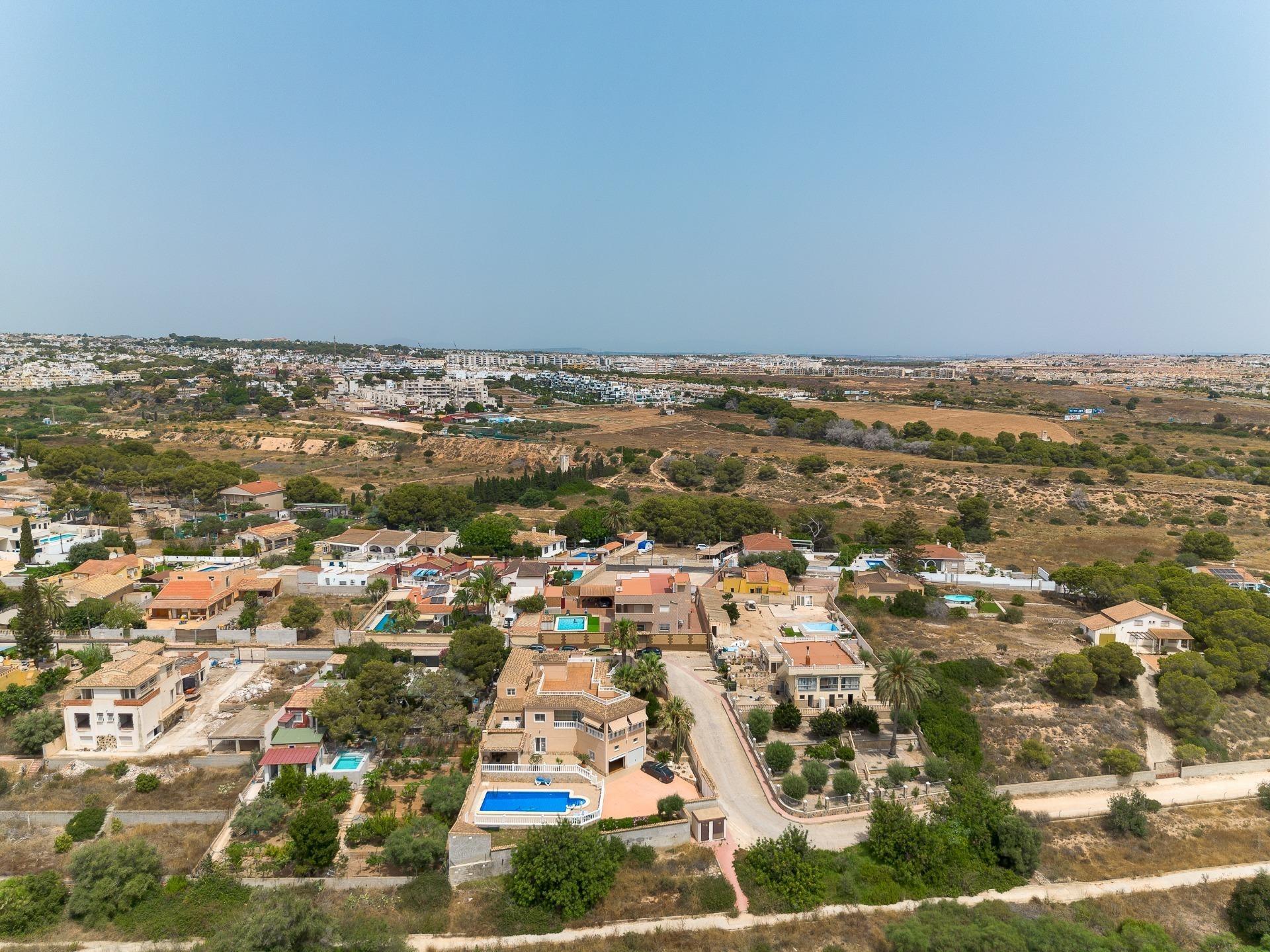 VILLA ADOSADA CON GRAN POTENCIAL | MONTEZENIA – ORIHUELA COS - foto 40