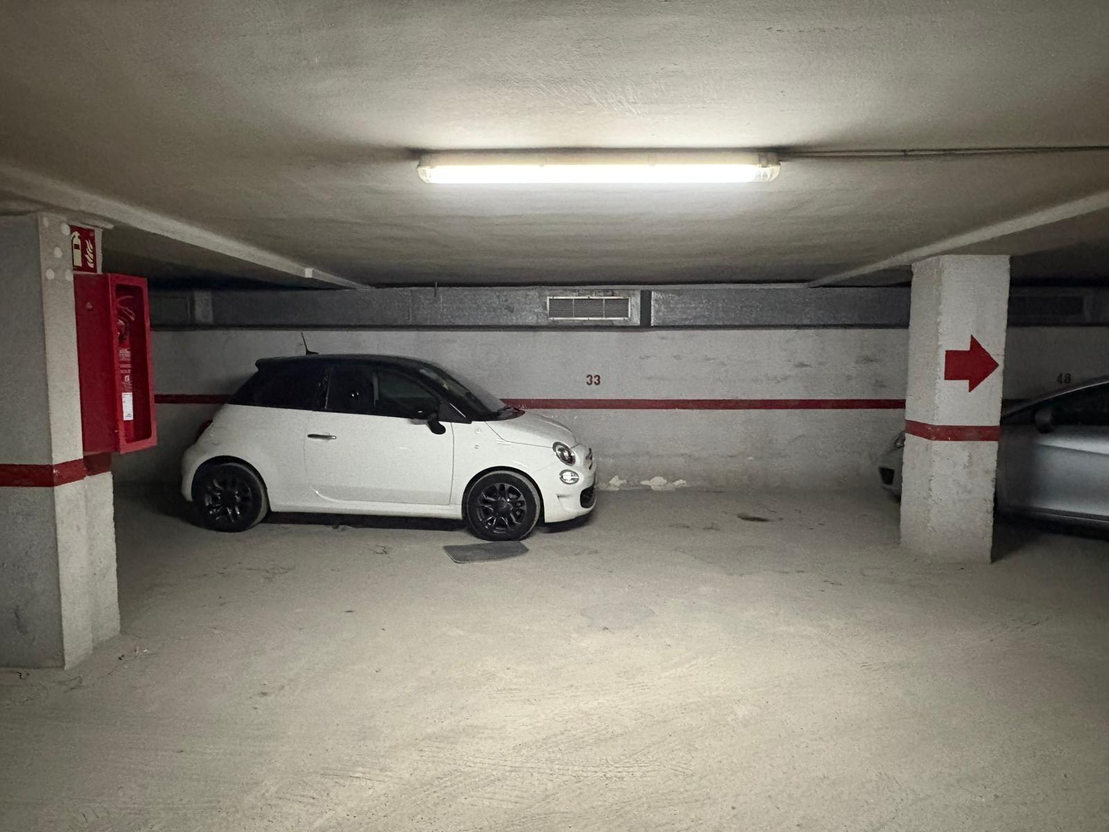 Oportunidad: Parking de 10,8 m2 a metros de Blanquerna y Ave - foto 4