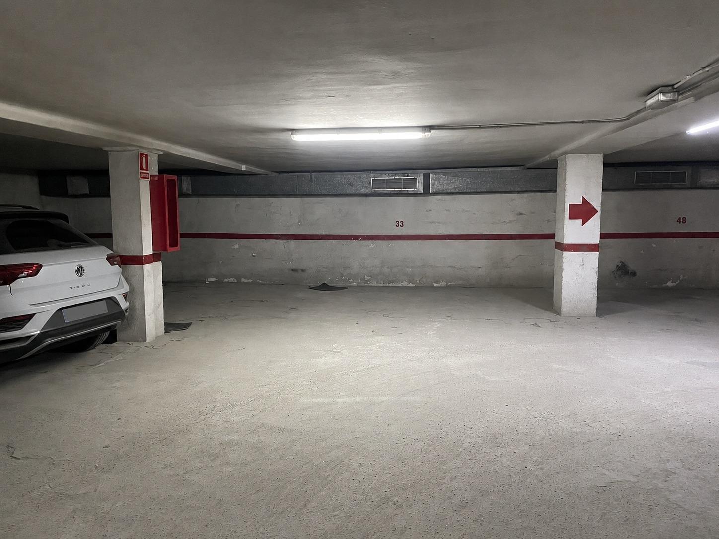 Oportunidad: Parking de 10,8 m2 a metros de Blanquerna y Ave - foto 5