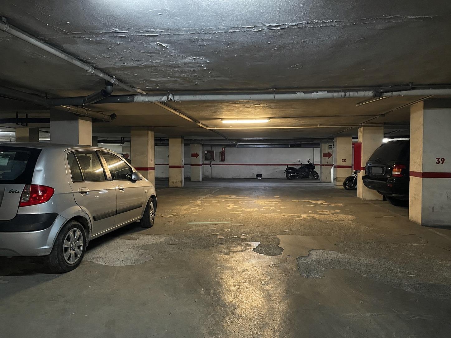 Oportunidad: Parking de 10,8 m2 a metros de Blanquerna y Ave - foto 6