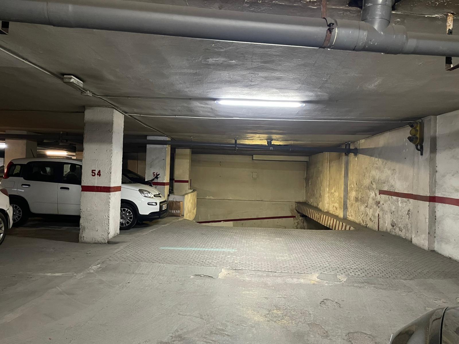 Oportunidad: Parking de 10,8 m2 a metros de Blanquerna y Ave - foto 7