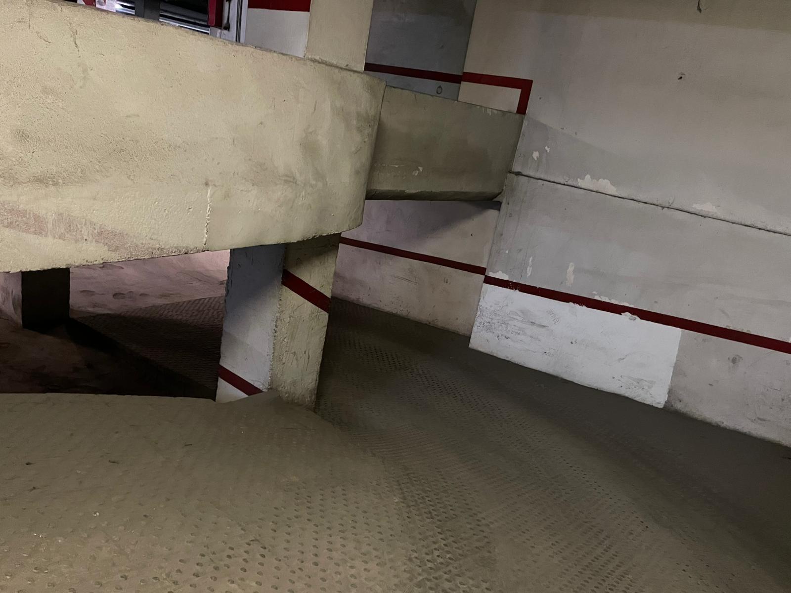 Oportunidad: Parking de 10,8 m2 a metros de Blanquerna y Ave - foto 8