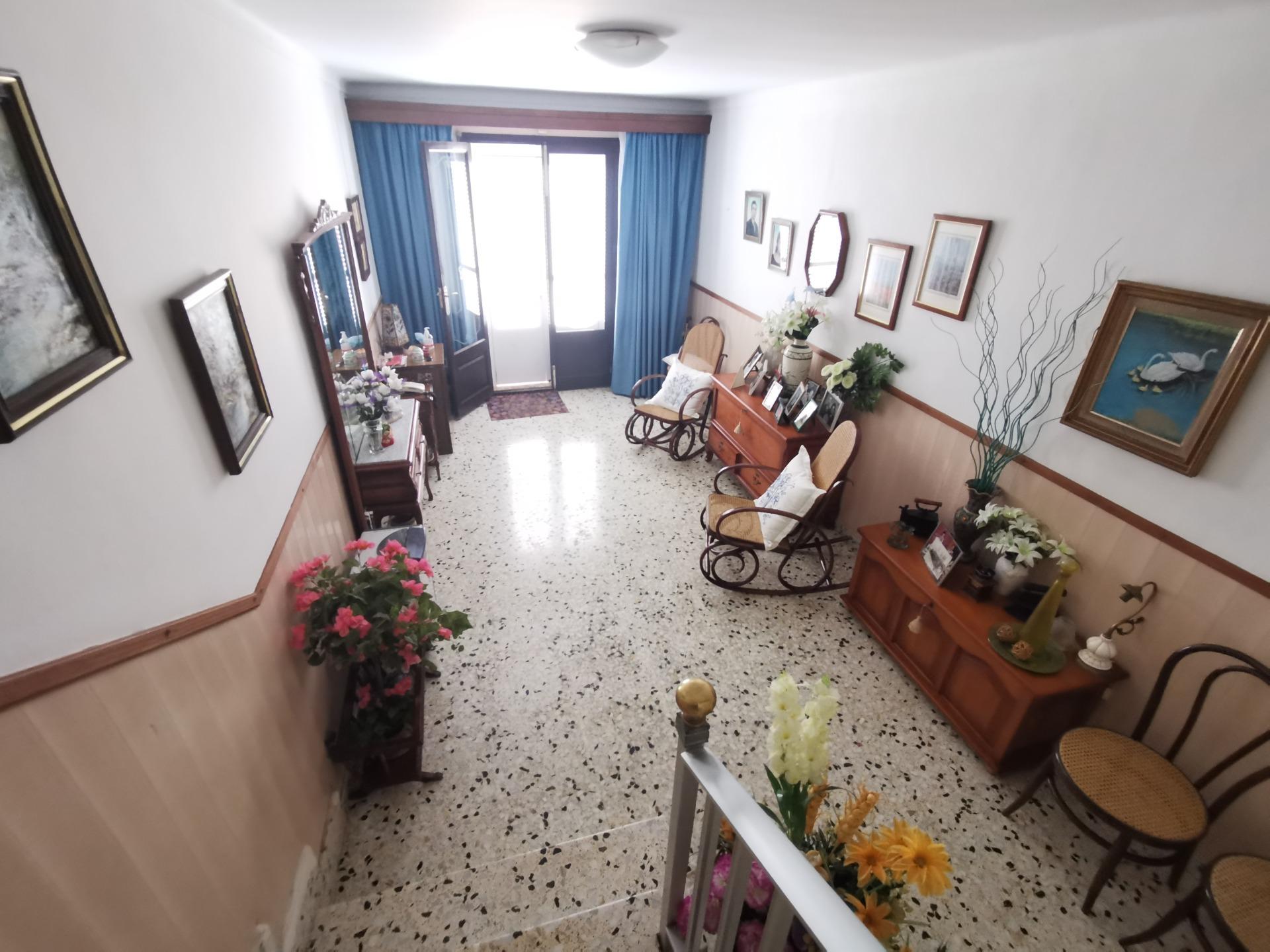 Auténtica casa mallorquina con jardín, amplios garajes y gra - foto 12
