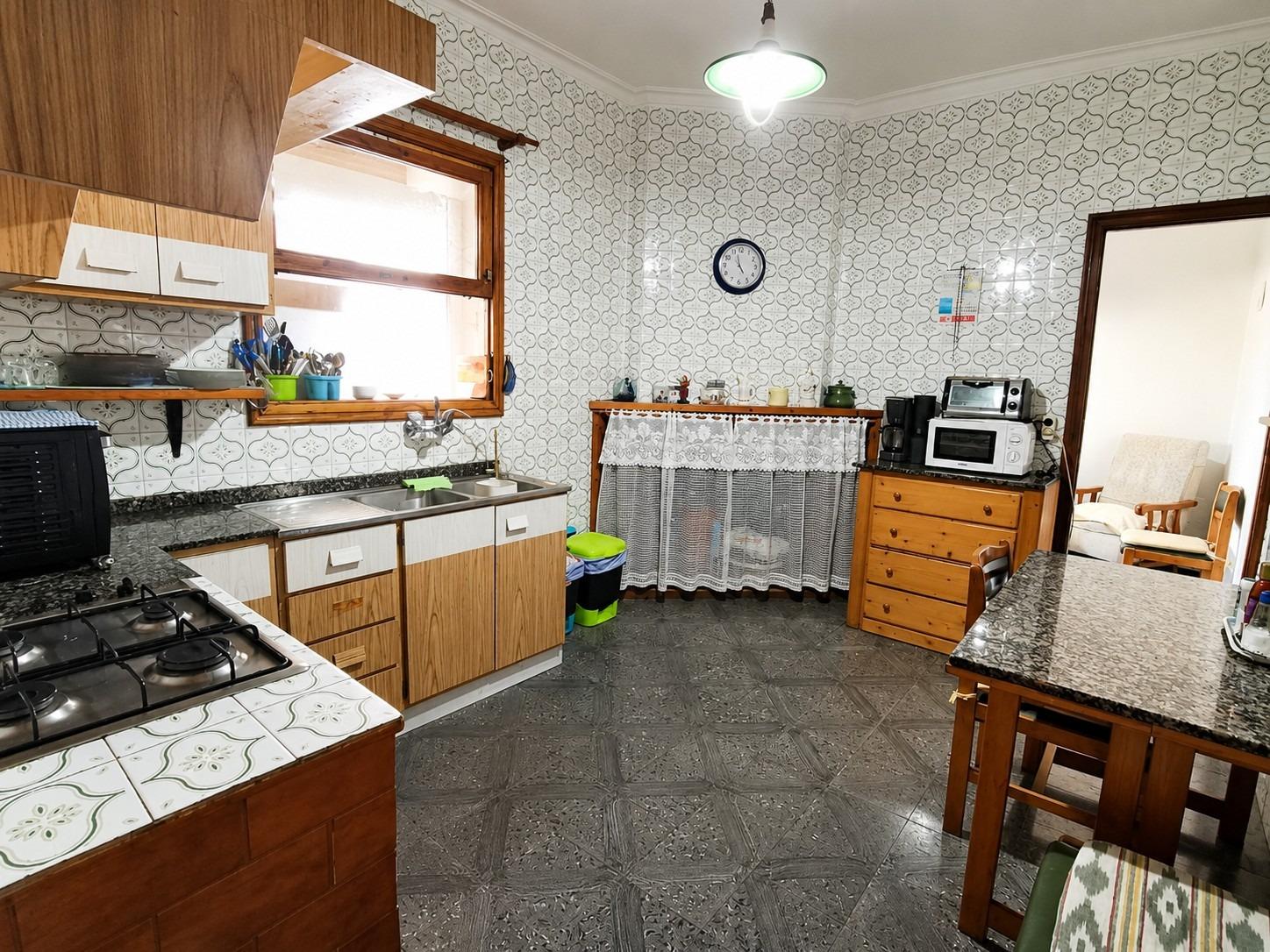 Auténtica casa mallorquina con jardín, amplios garajes y gra - foto 8