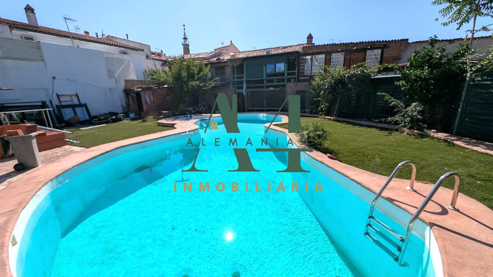 Impresionante Chalet Semireformado en el Corazón de Cáceres  - foto 3