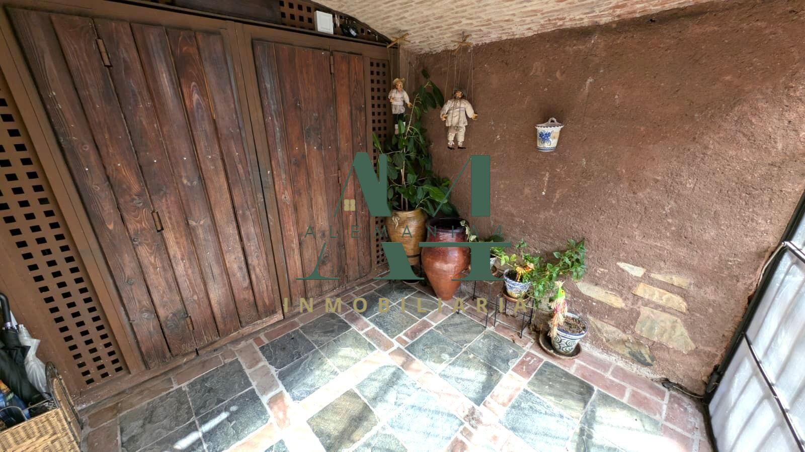 Impresionante Chalet Semireformado en el Corazón de Cáceres  - foto 22