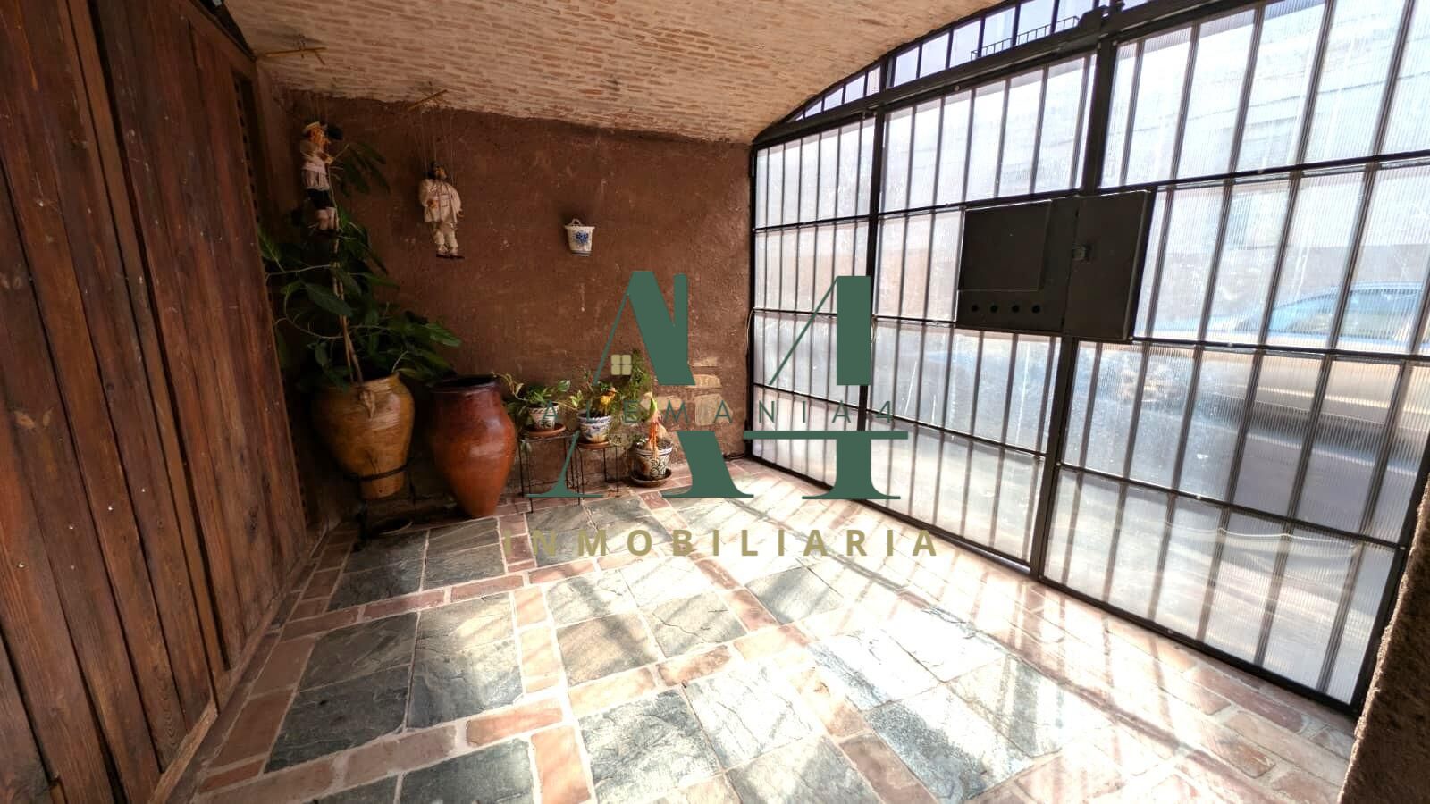 Impresionante Chalet Semireformado en el Corazón de Cáceres  - foto 23