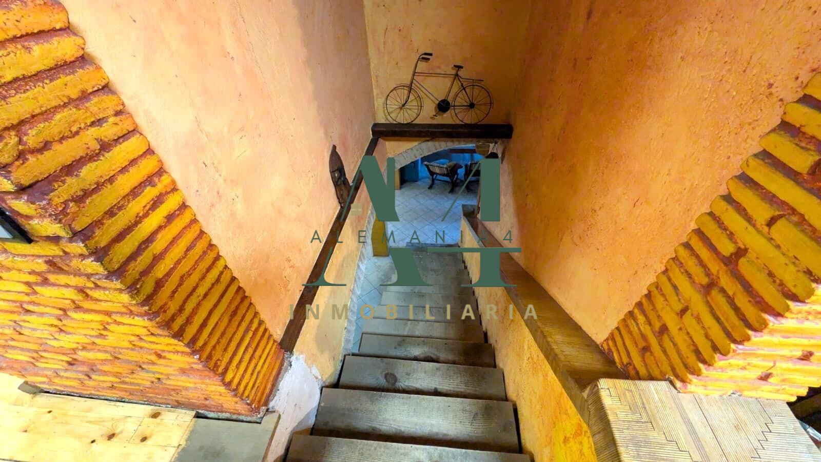 Impresionante Chalet Semireformado en el Corazón de Cáceres  - foto 24