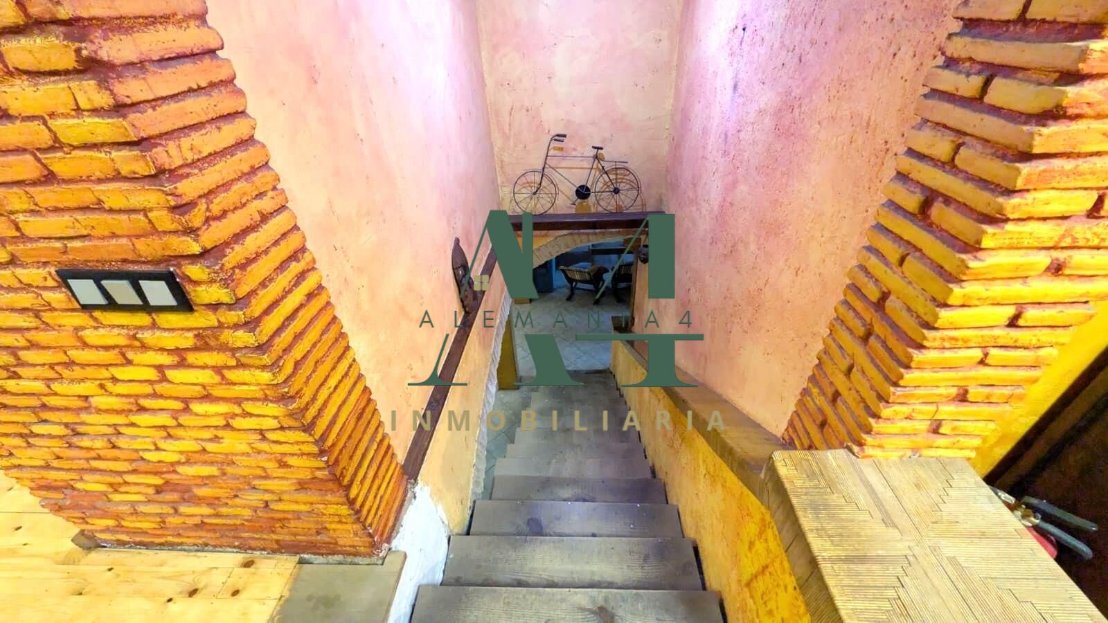 Impresionante Chalet Semireformado en el Corazón de Cáceres  - foto 25