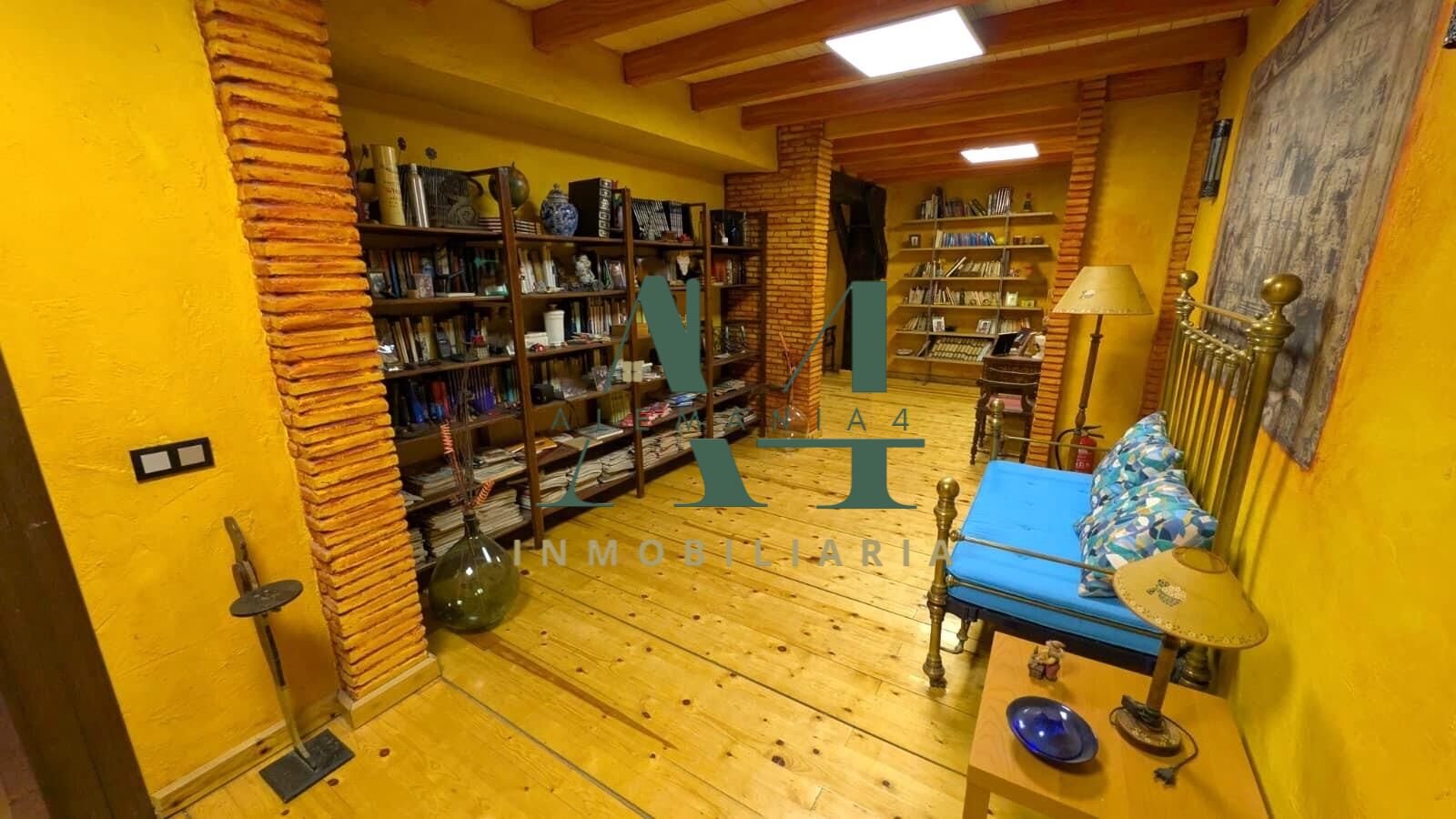 Impresionante Chalet Semireformado en el Corazón de Cáceres  - foto 26