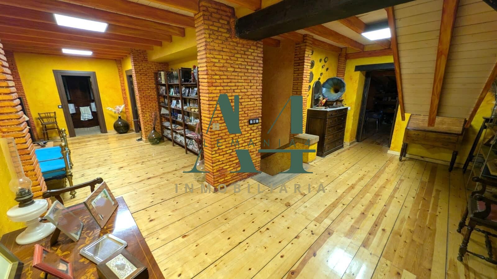 Impresionante Chalet Semireformado en el Corazón de Cáceres  - foto 40