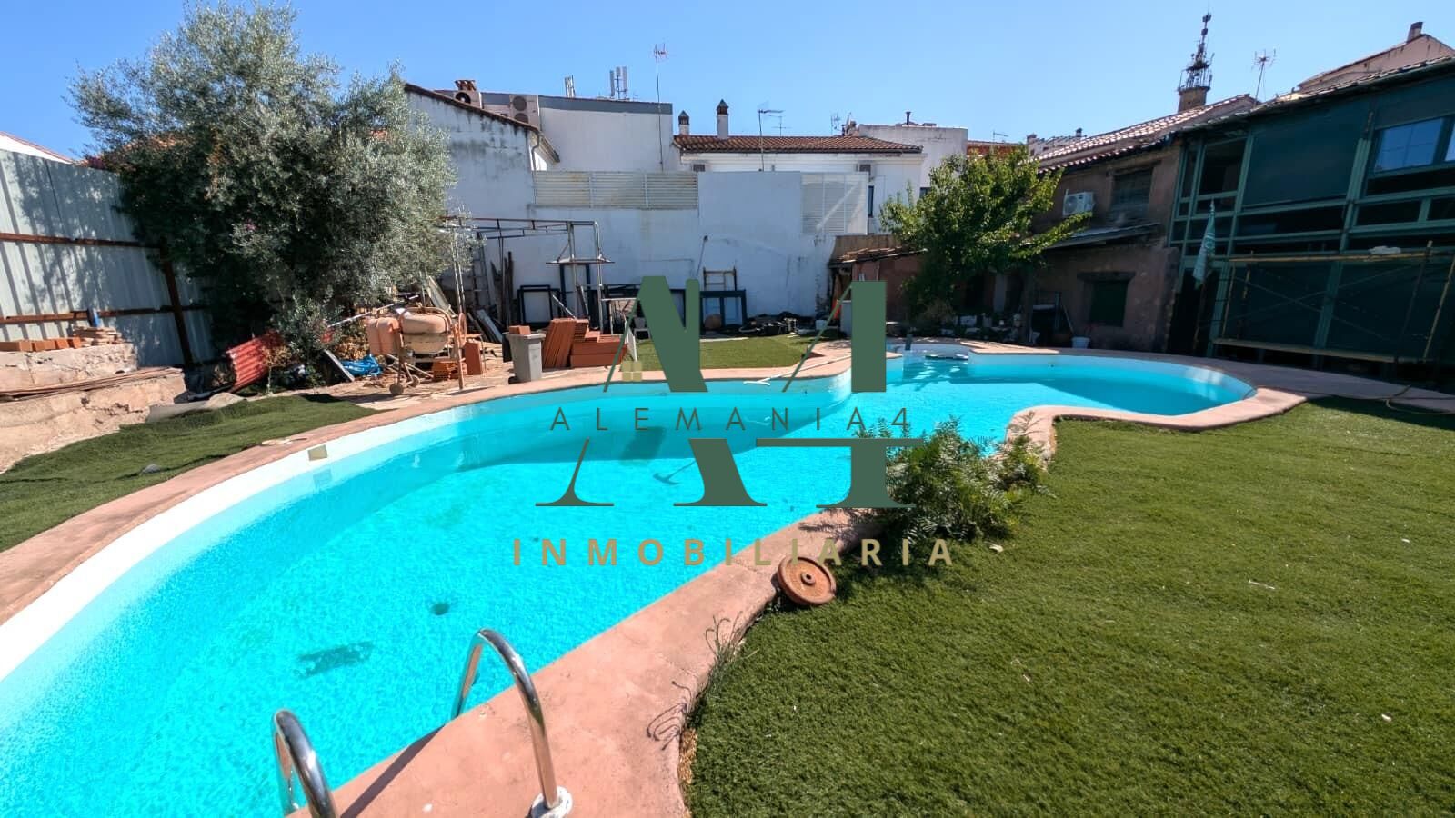 Impresionante Chalet Semireformado en el Corazón de Cáceres  - foto 5