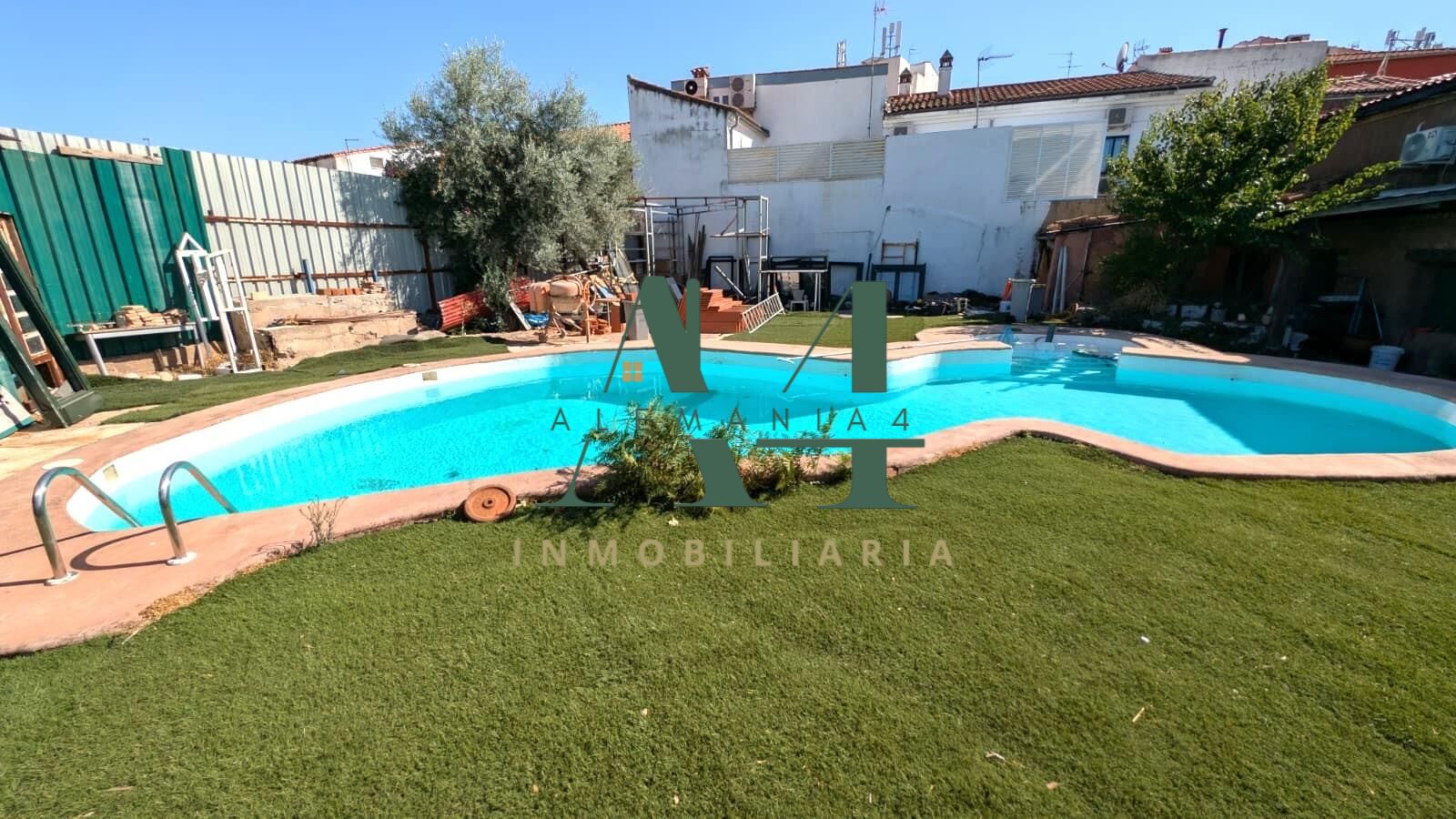 Impresionante Chalet Semireformado en el Corazón de Cáceres  - foto 7
