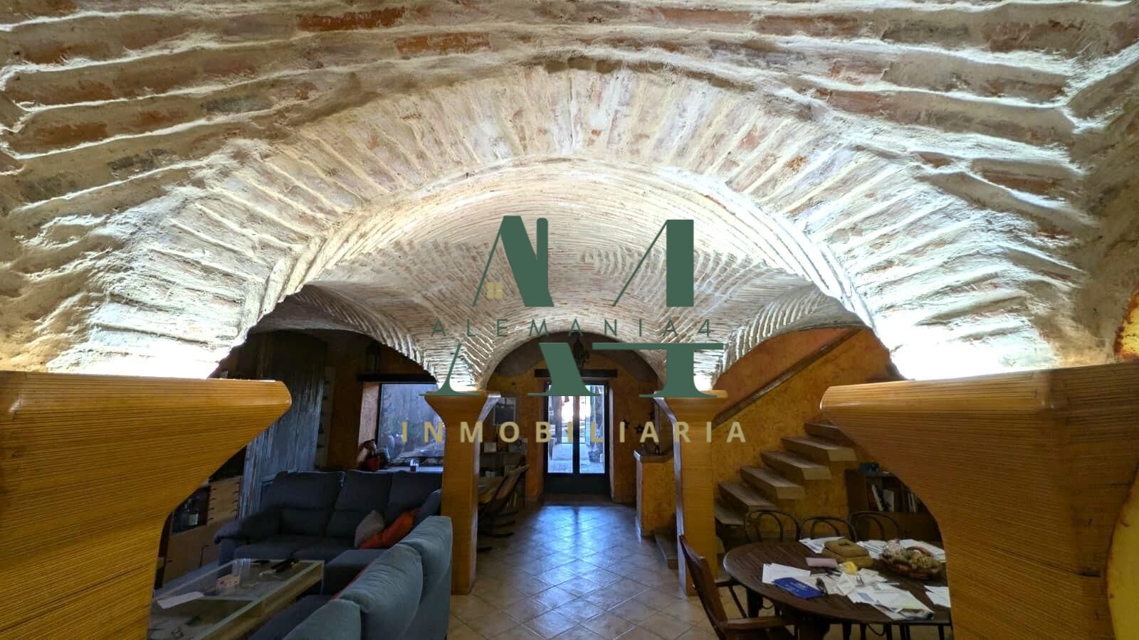 Impresionante Chalet Semireformado en el Corazón de Cáceres  - foto 9