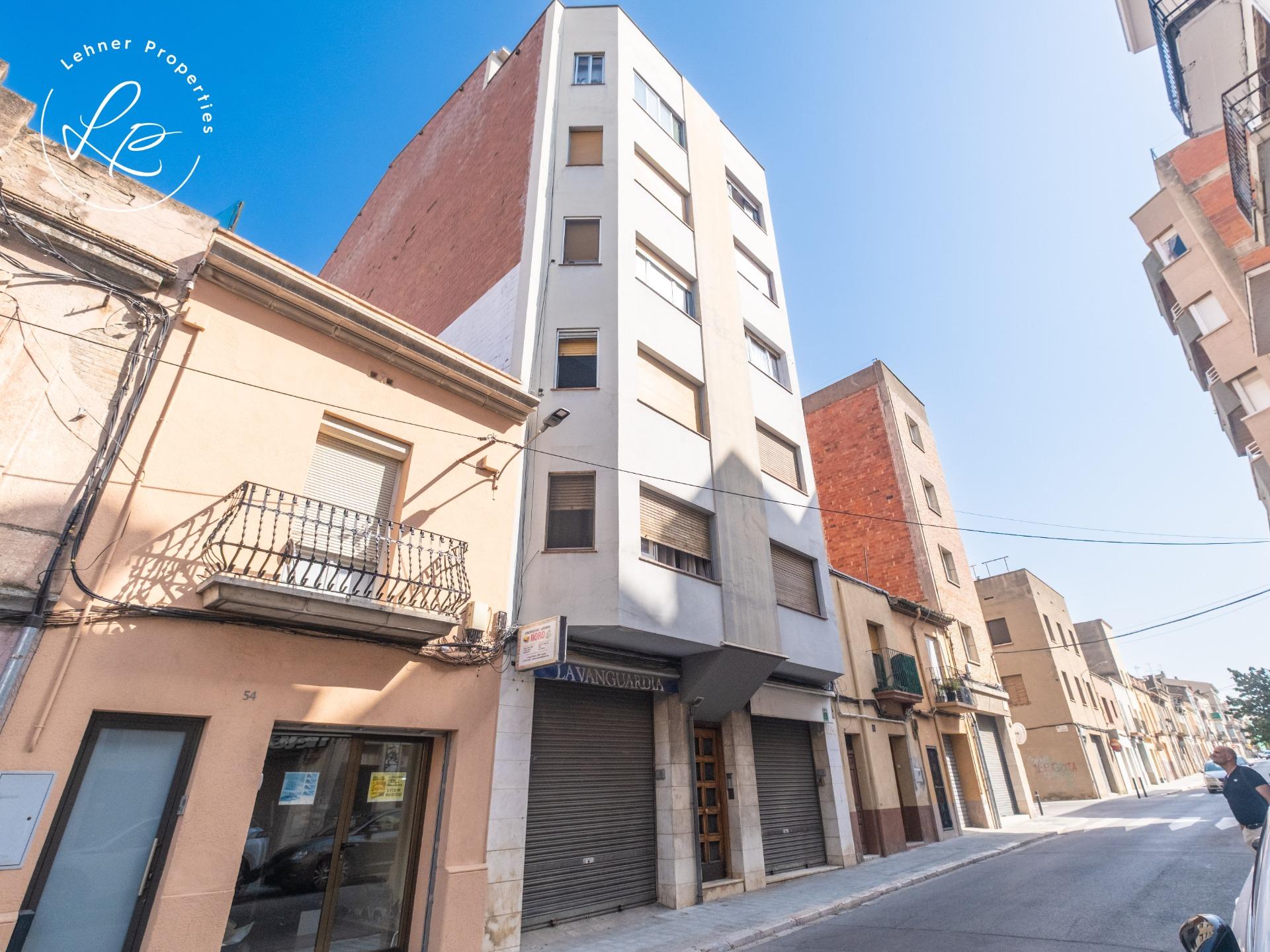 SE VENDE PISO PARA INVERSORES, CON INQUILINOS.