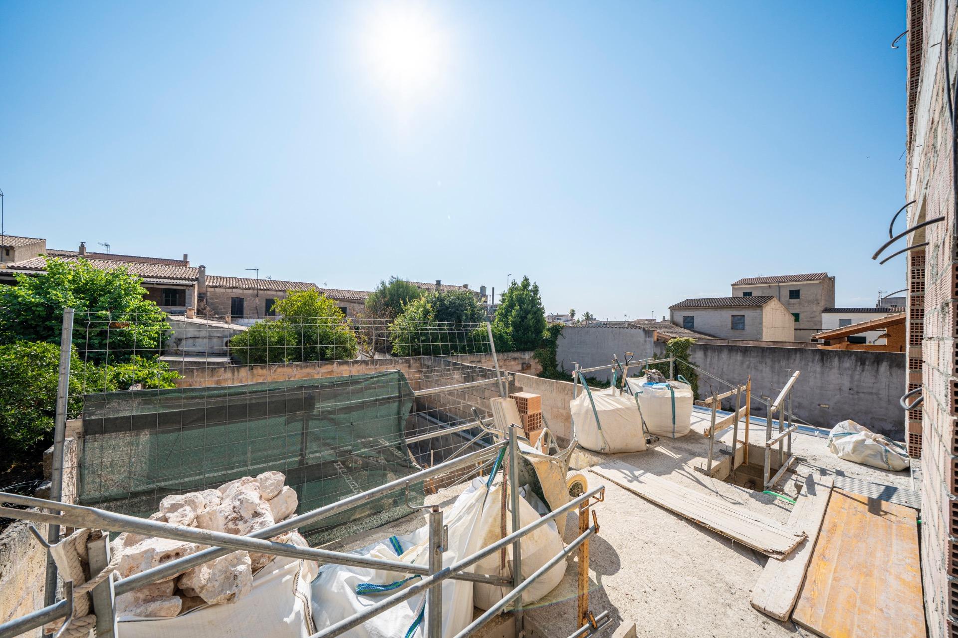 ADOSADO DE OBRA NUEVA CON PISCINA EN VILAFRANCA - foto 6