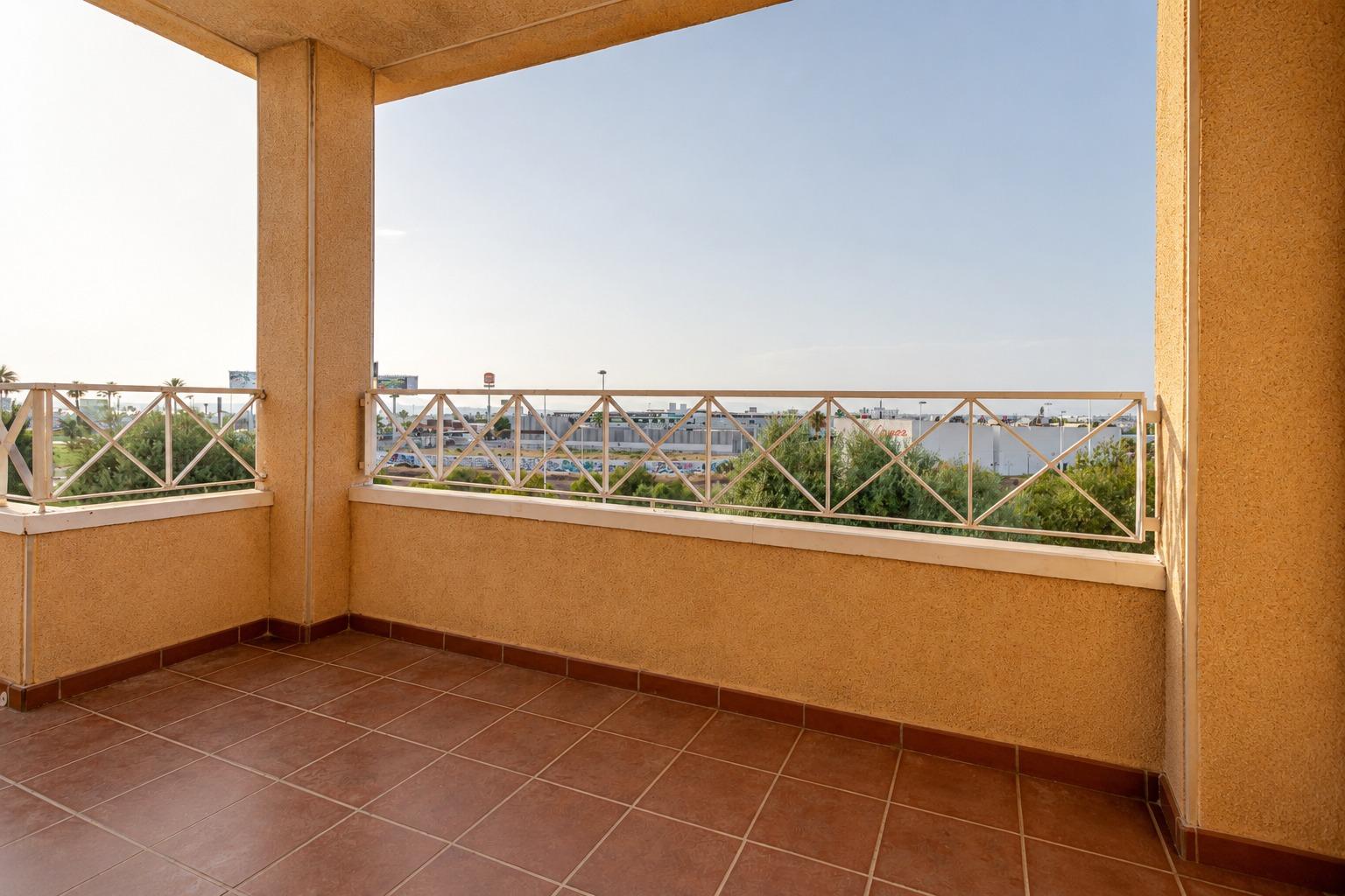 Bungalow planta alta de 2 hab con solárium privado y vistas 